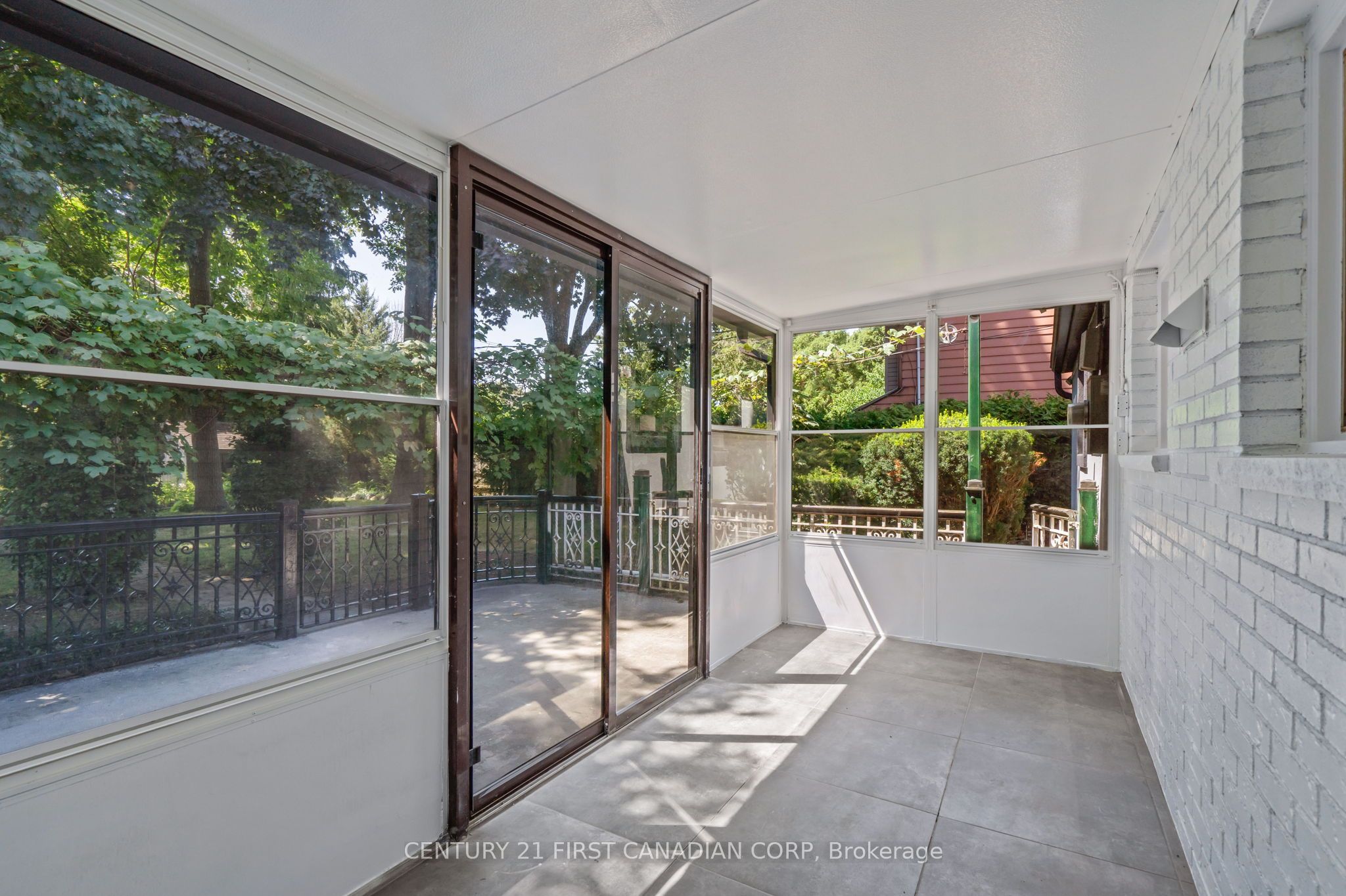 596 Kingsway Avenue N Property Photo 32
