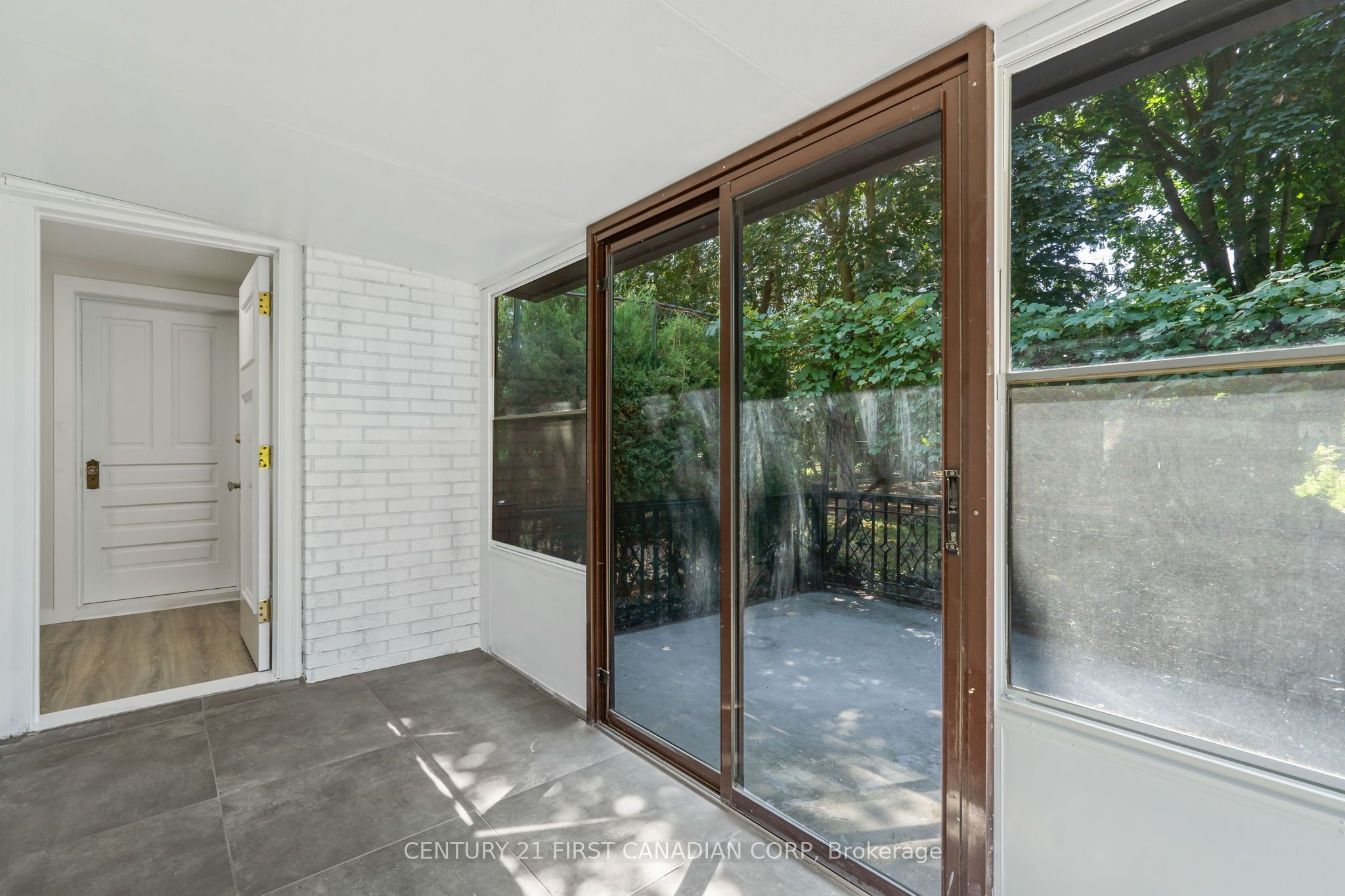 596 Kingsway Avenue N Property Photo 33