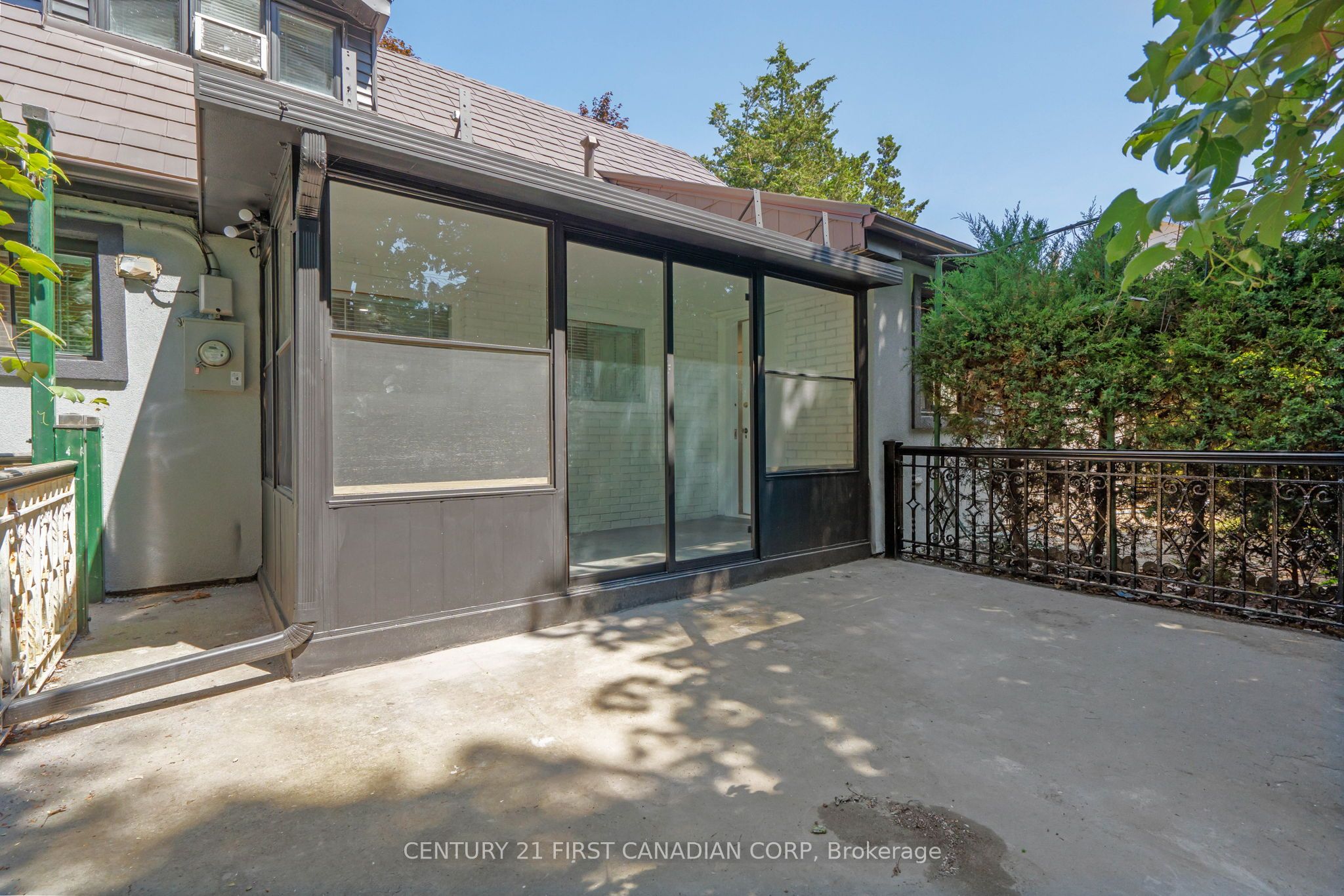 596 Kingsway Avenue N Property Photo 35
