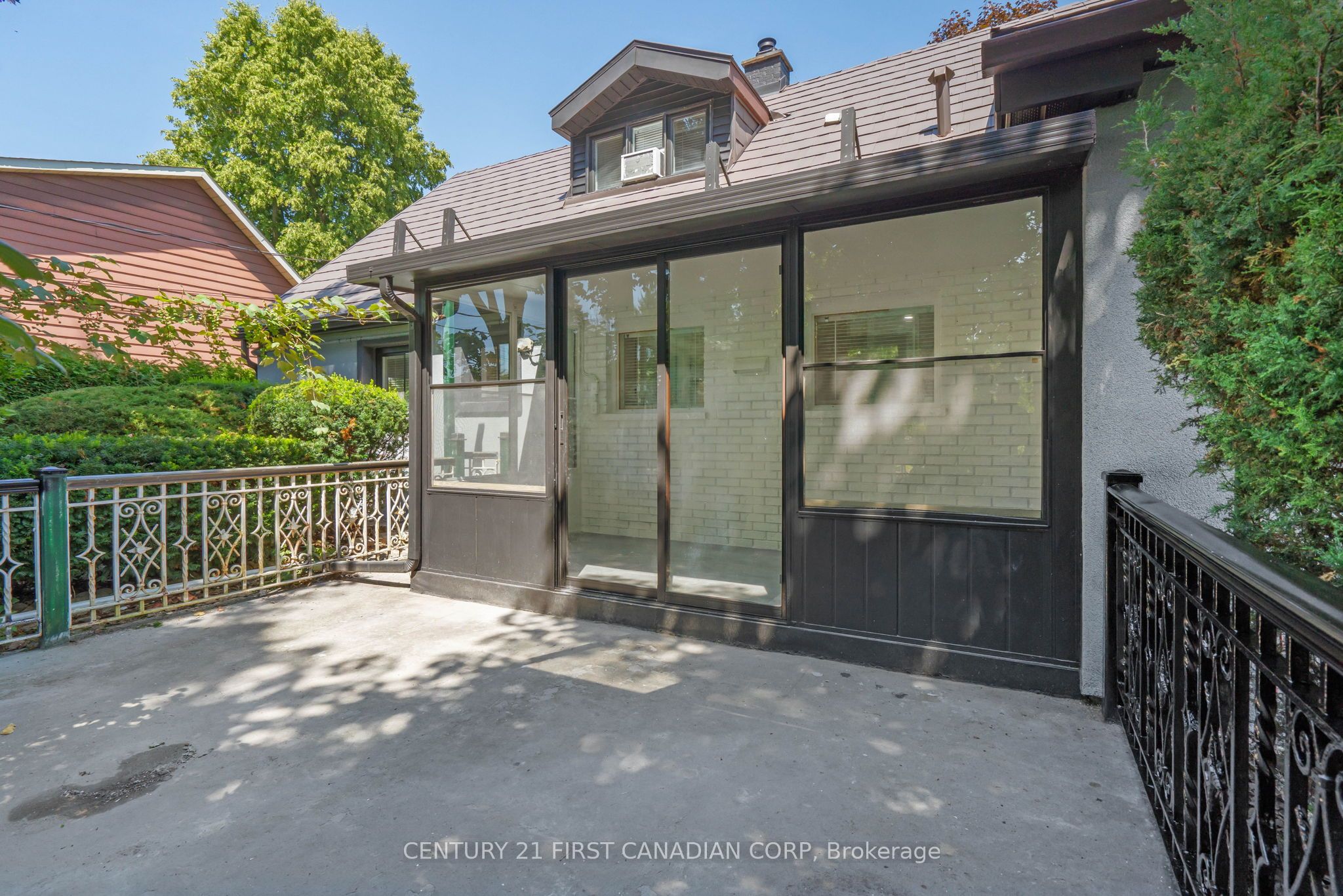 596 Kingsway Avenue N Property Photo 36