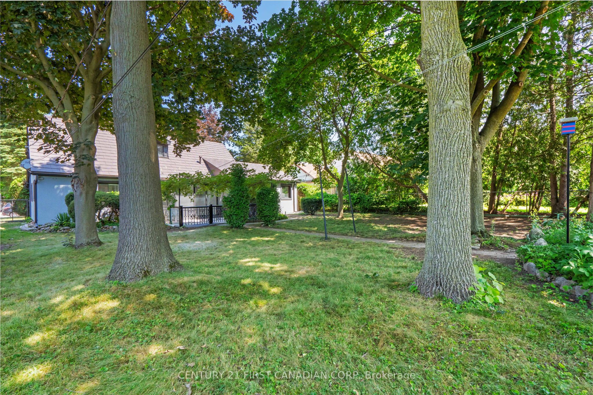 596 Kingsway Avenue N Property Photo 40