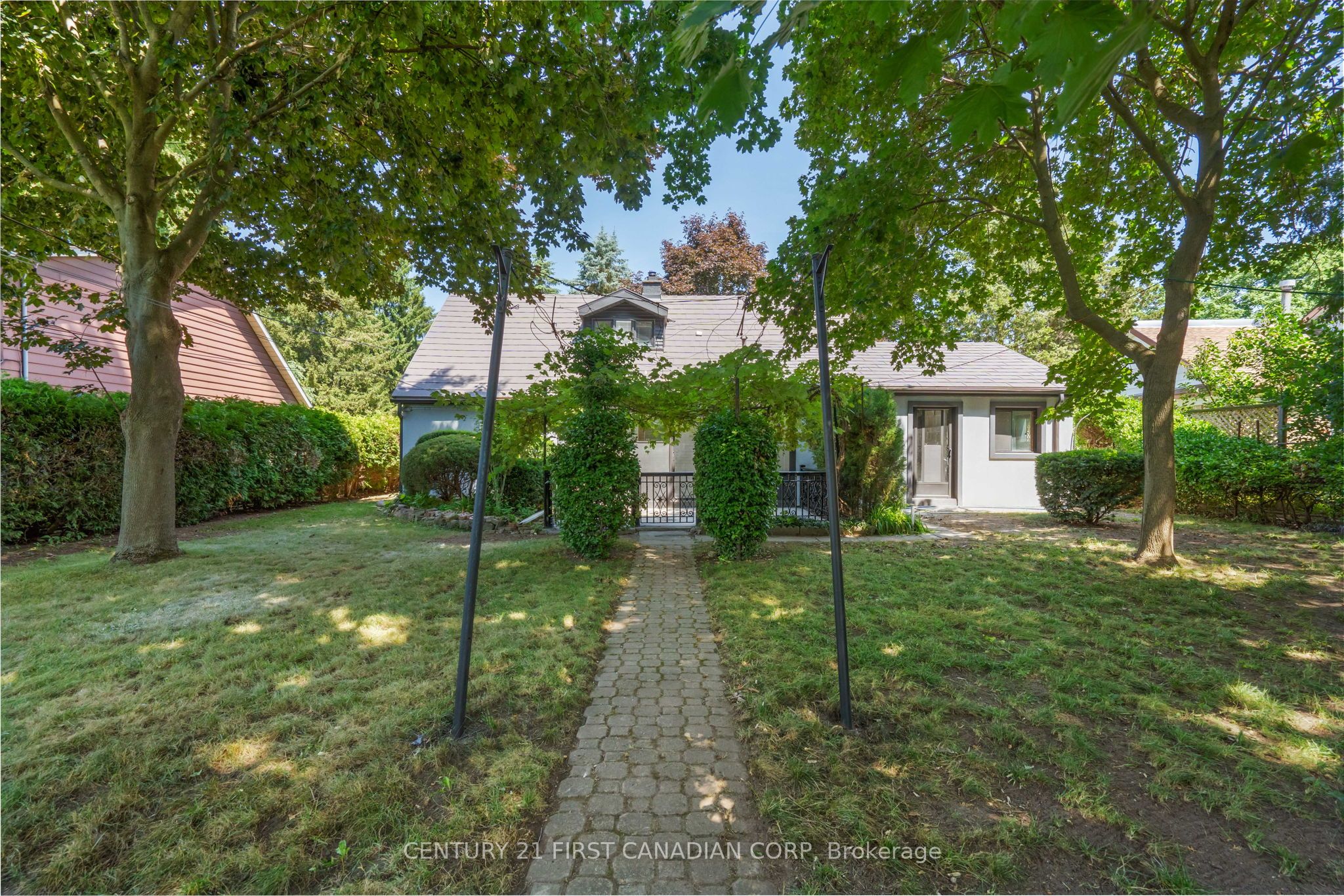 596 Kingsway Avenue N Property Photo 41