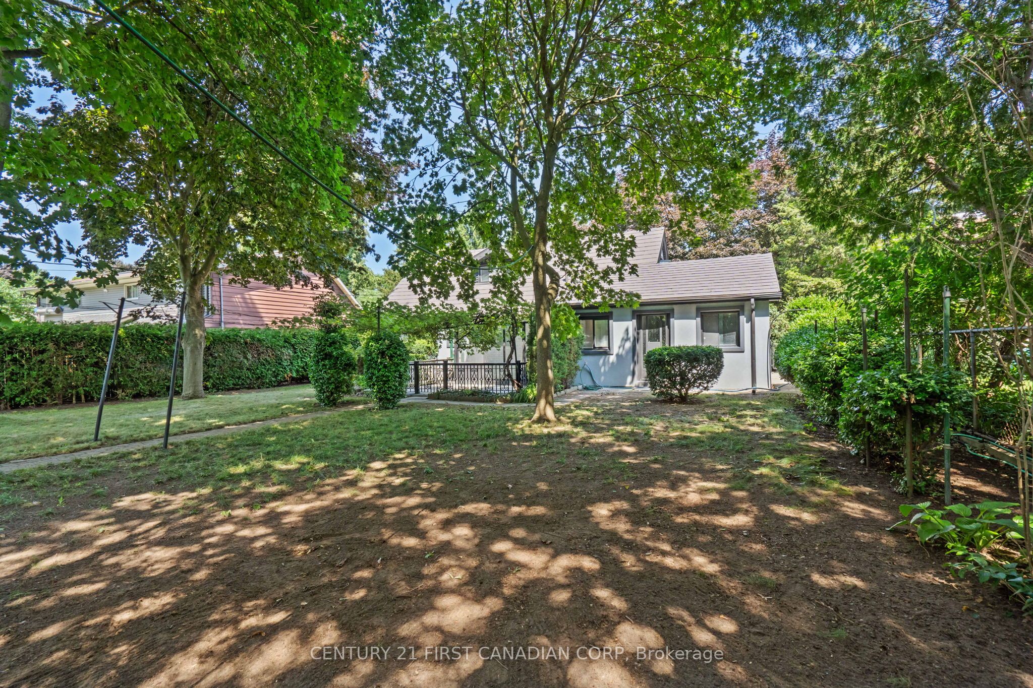 596 Kingsway Avenue N Property Photo 42