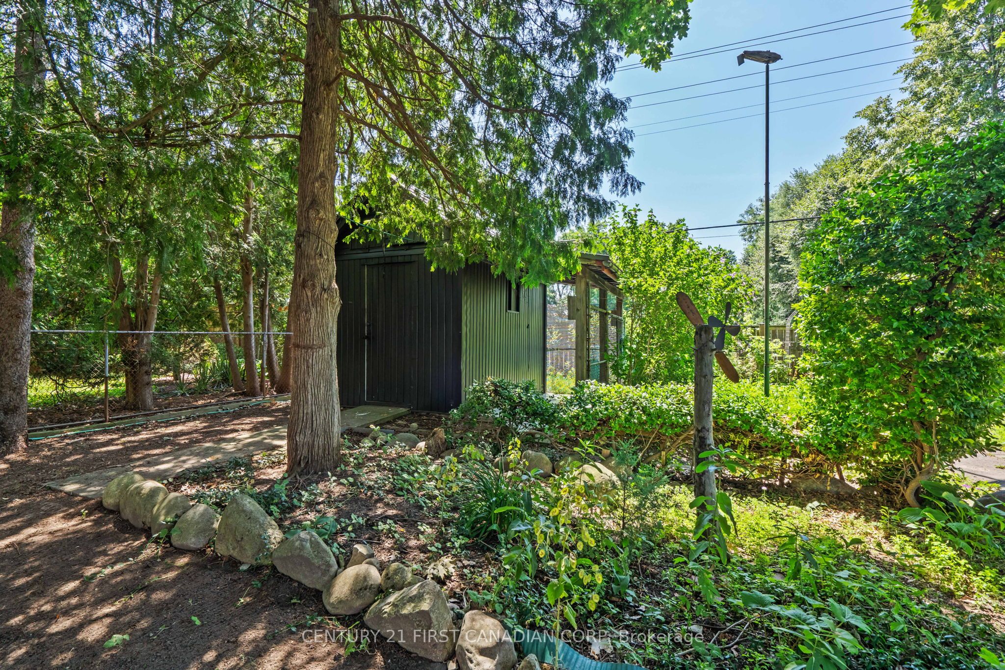596 Kingsway Avenue N Property Photo 43