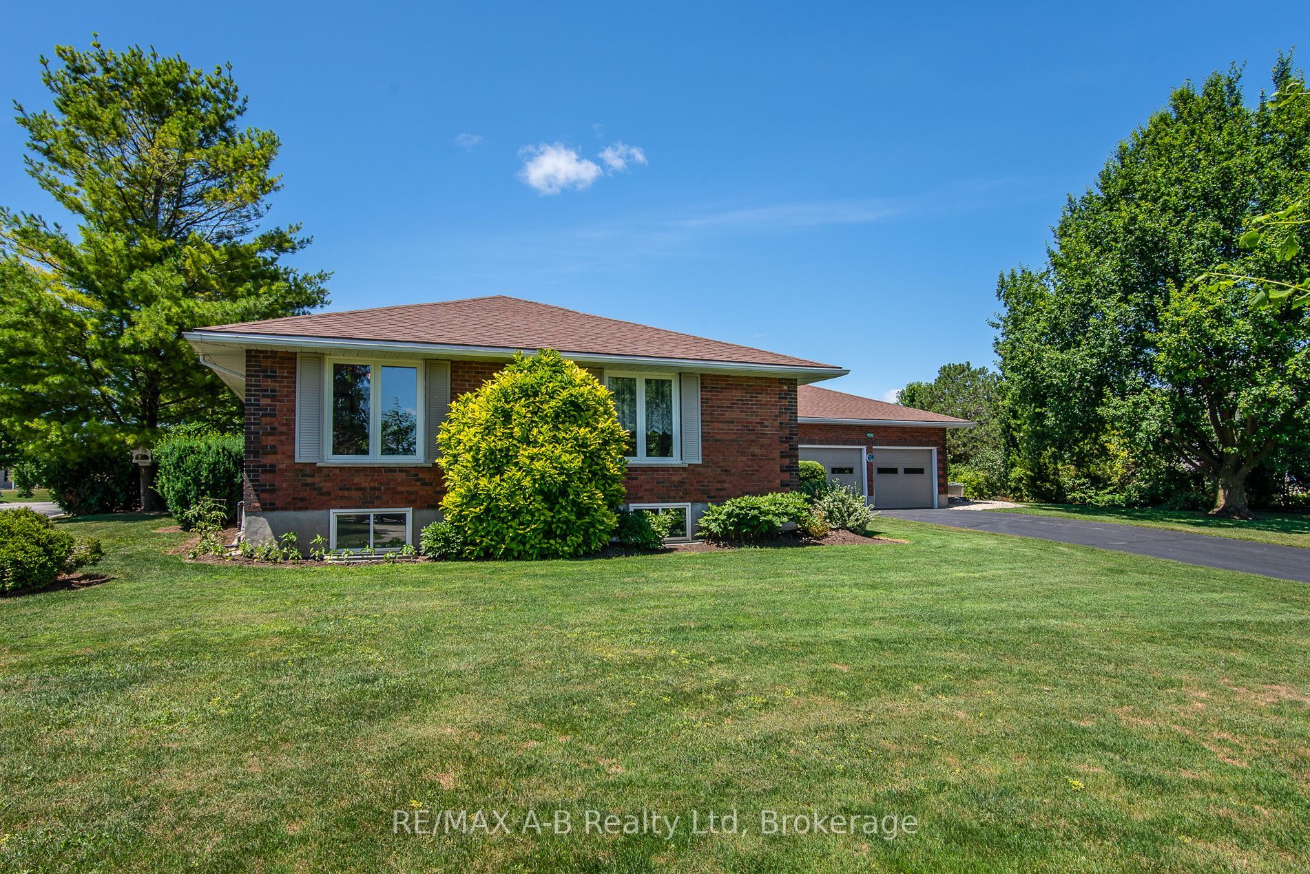 100 Red Maple Lane Property Photo 3