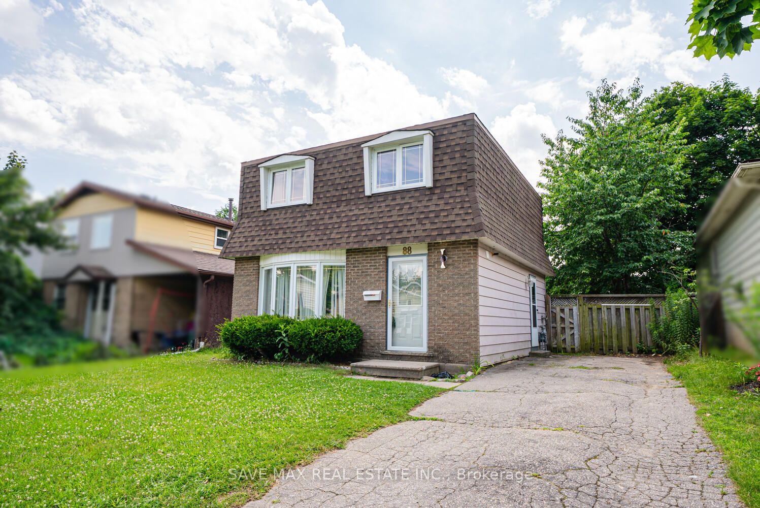 88 Harcourt Crescent Property Photo 1