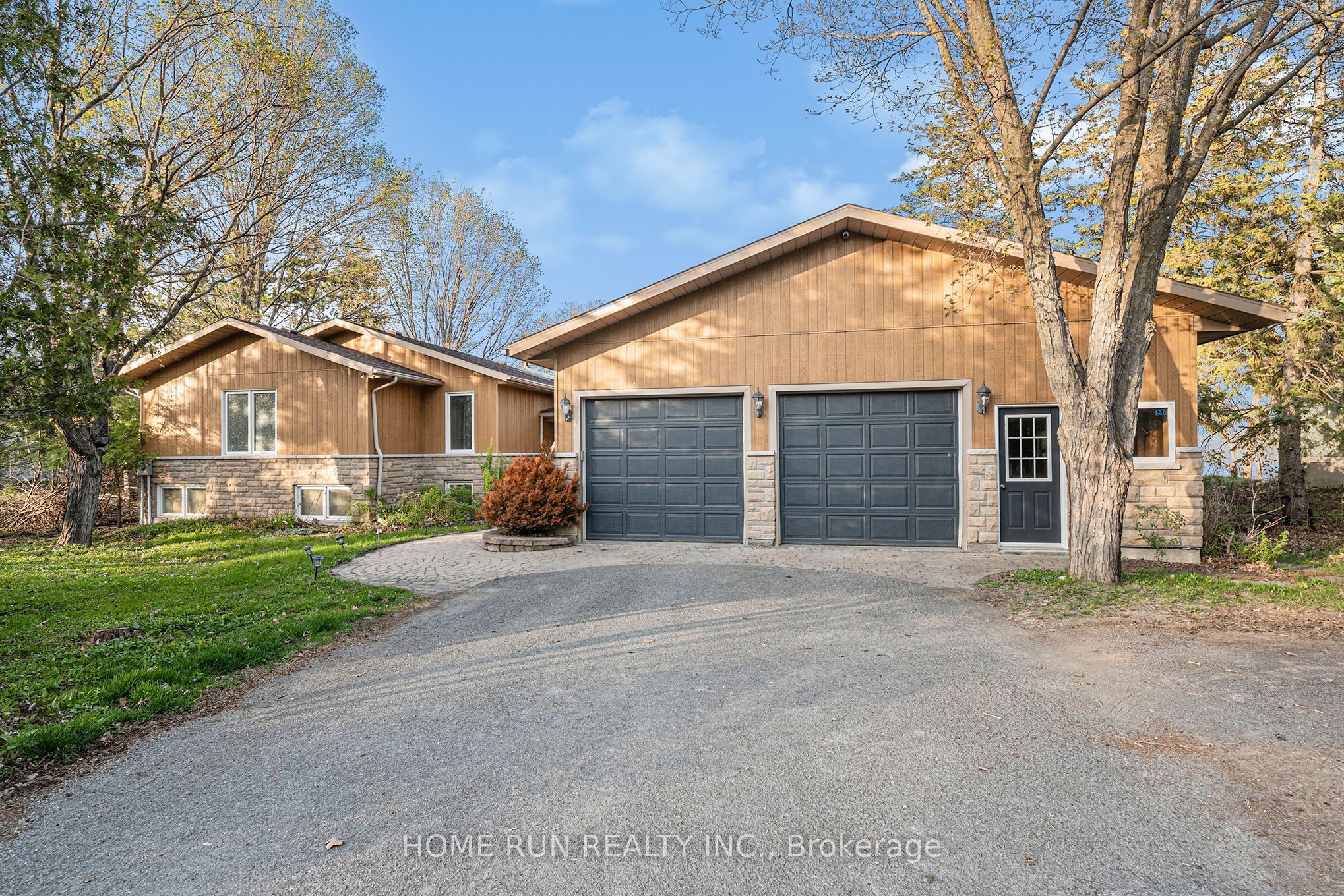 2840 Barlow Crescent Property Photo 1