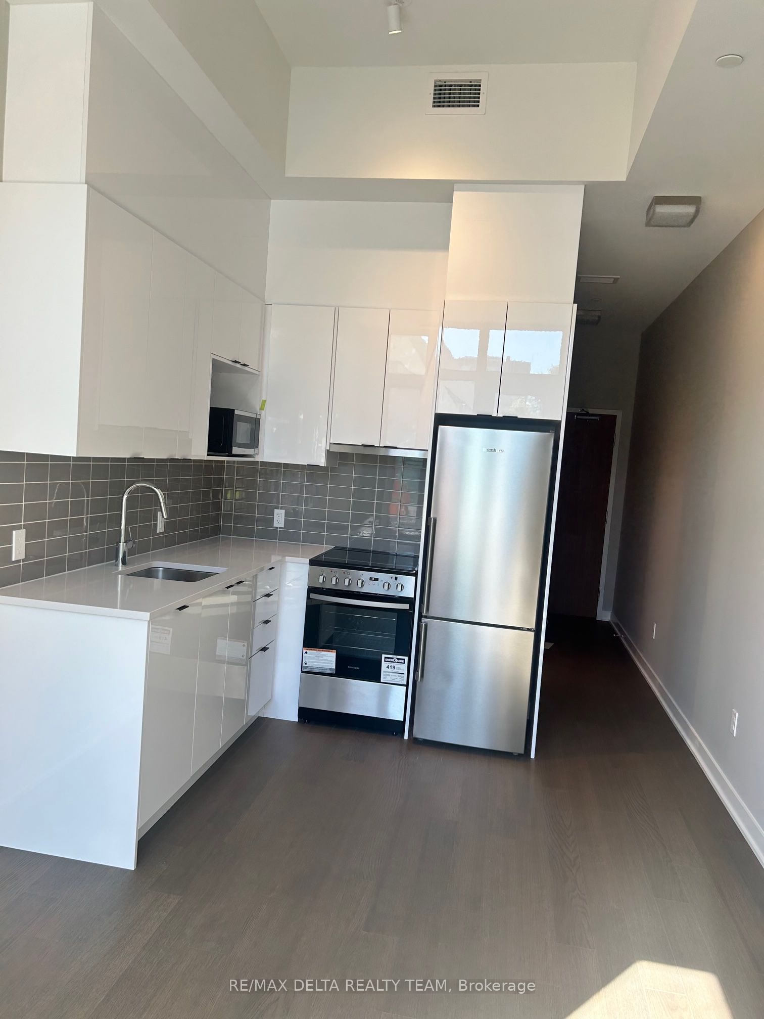 360 Deschatelets Avenue 106 Property Photo 10