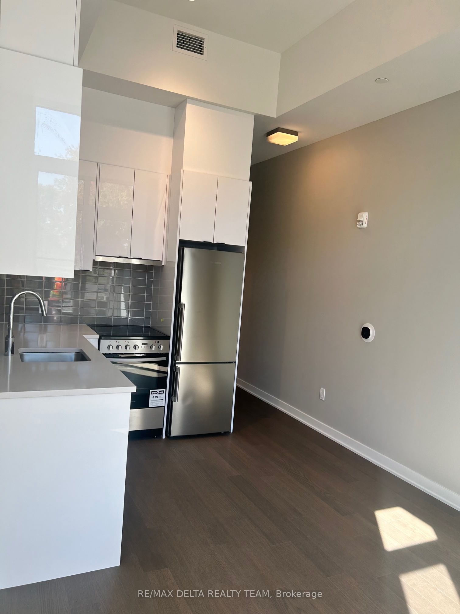360 Deschatelets Avenue 106 Property Photo 11