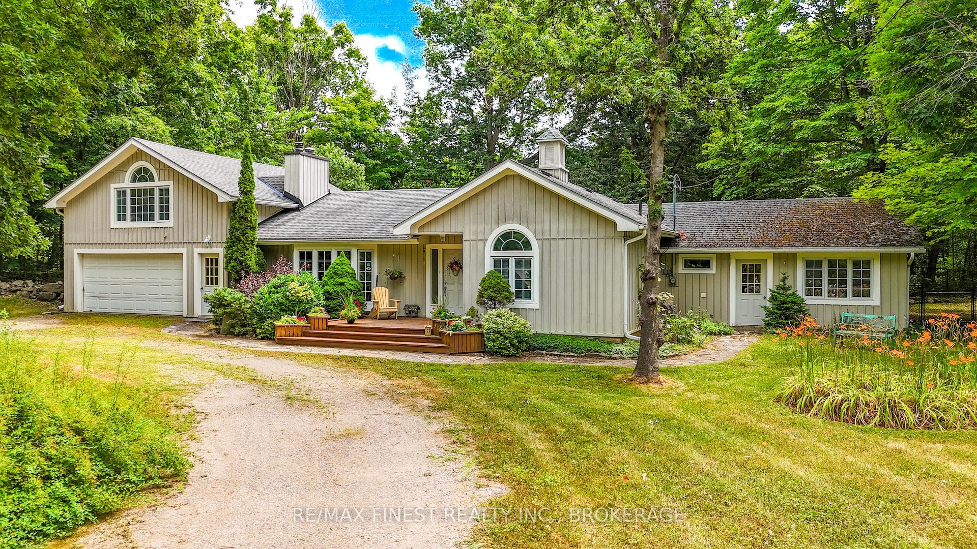 1371 Middle Road Property Photo 1
