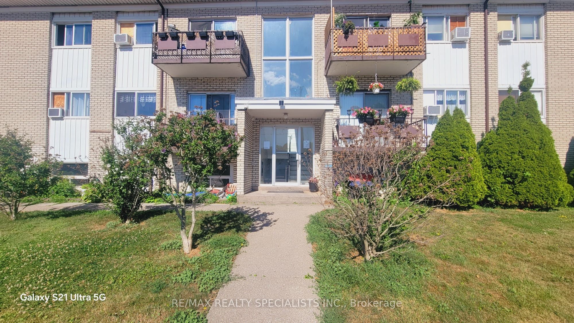 951 East Main Street Property Photo 1