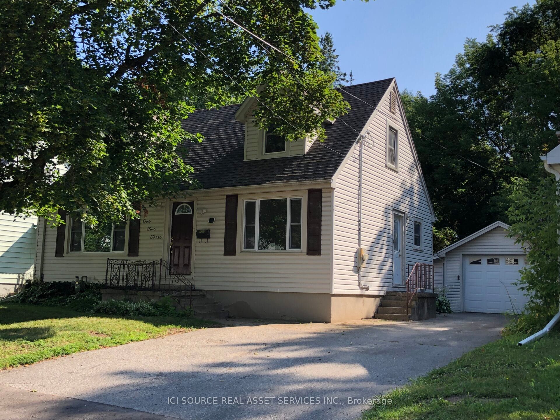 123 Foster Avenue Property Photo 6