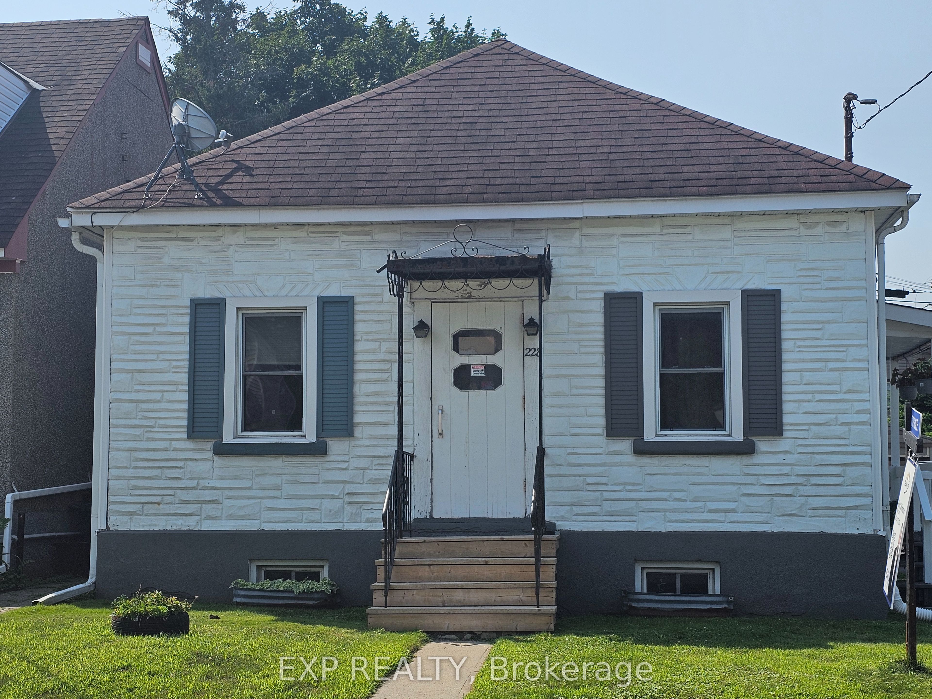 228 Carillon Street Property Photo 1