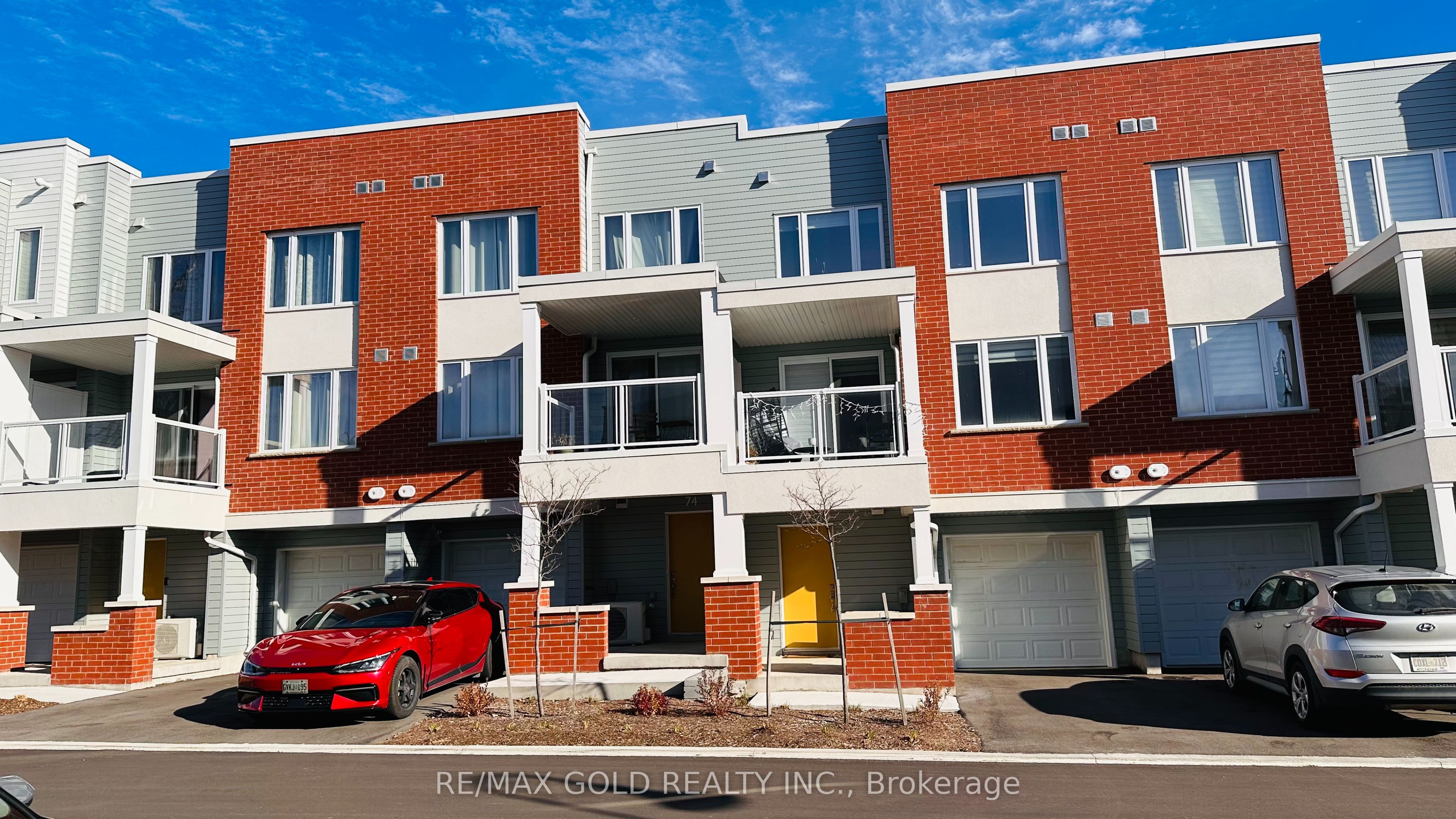 76 Progress Crescent Property Photo 1