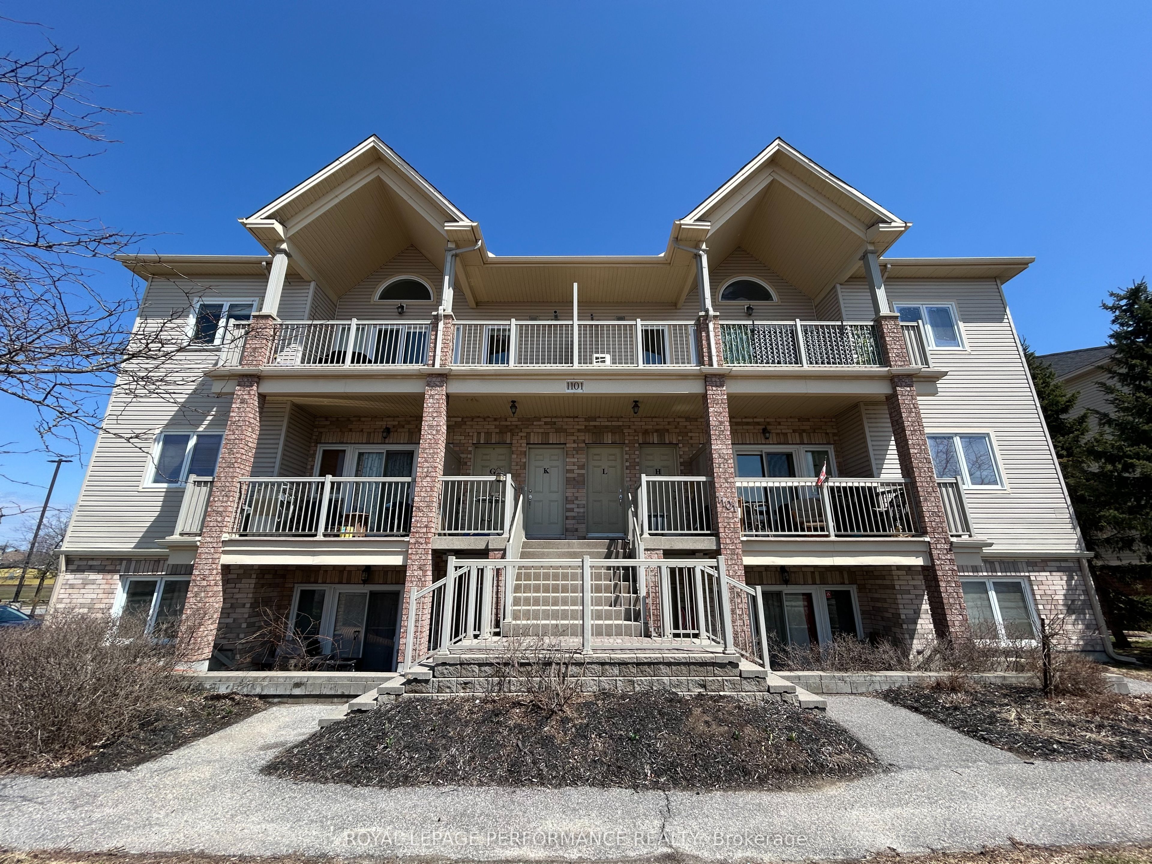 1101 N Stittsville Main Street E L Property Photo 1