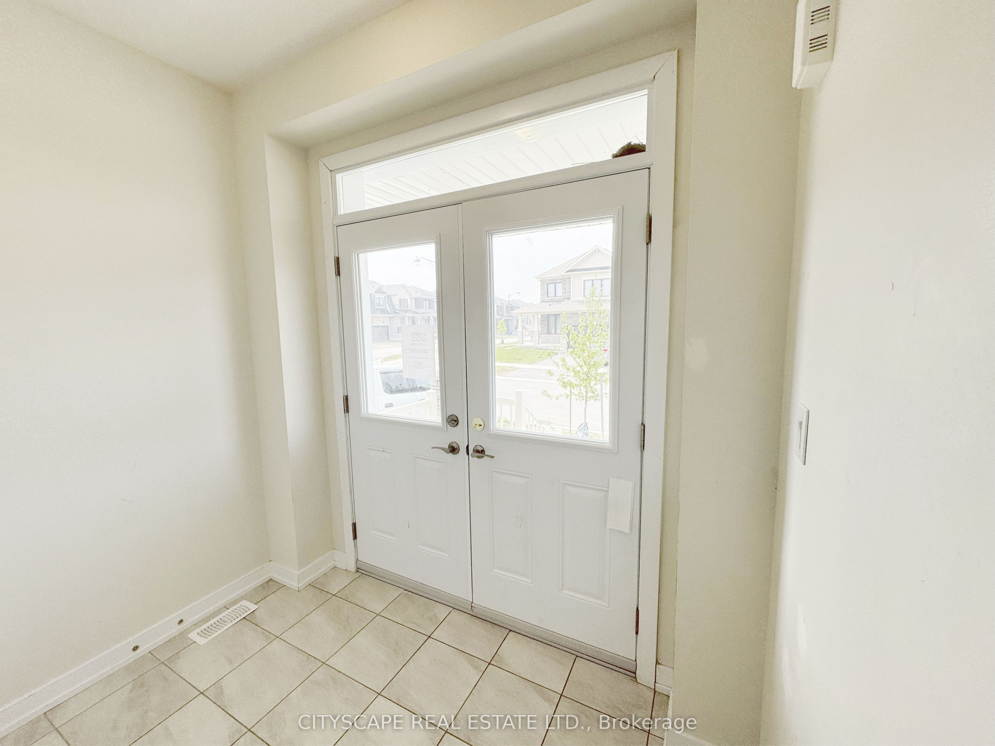 33 Basswood Crescent Property Photo 5