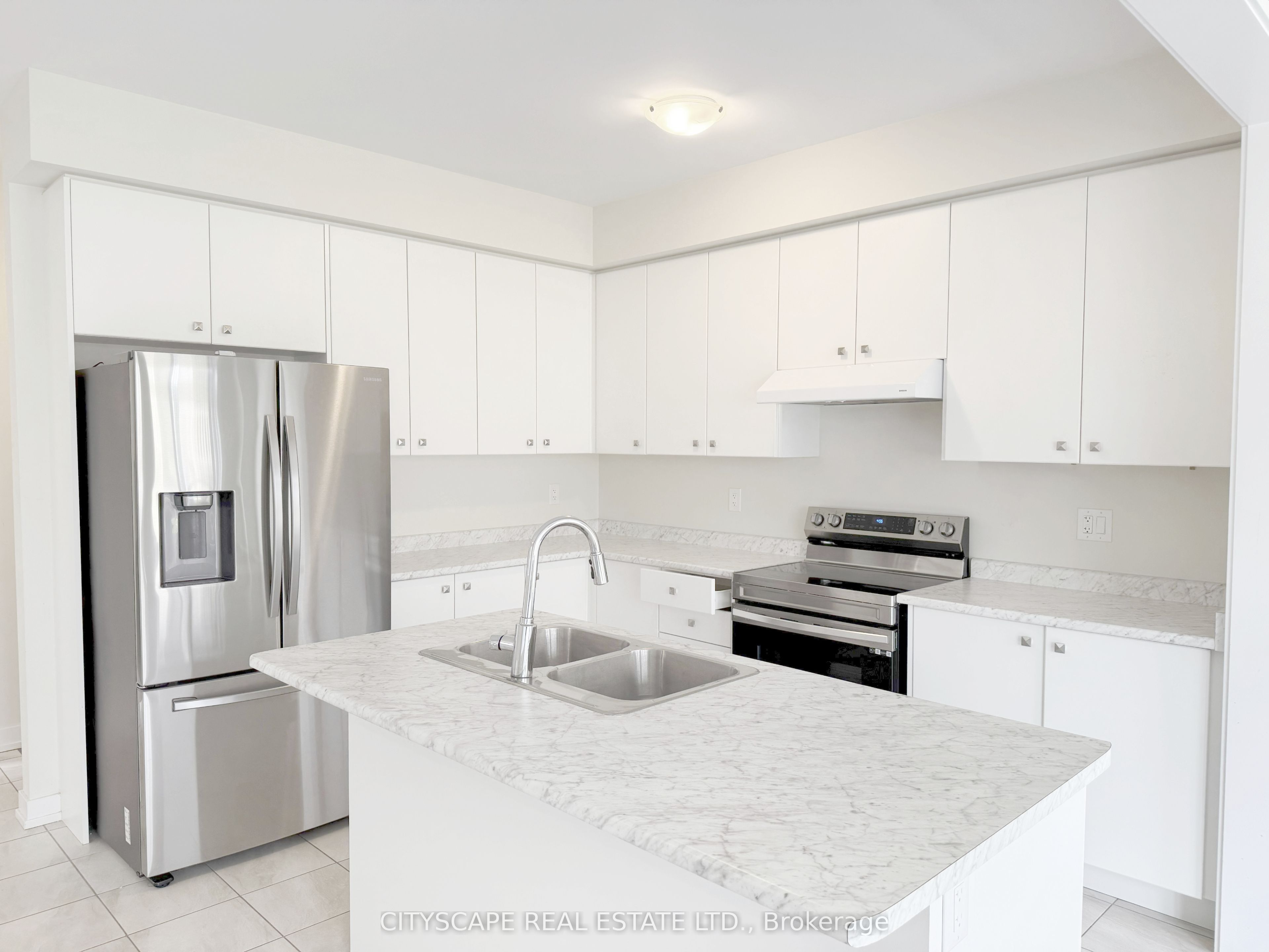 33 Basswood Crescent Property Photo 7