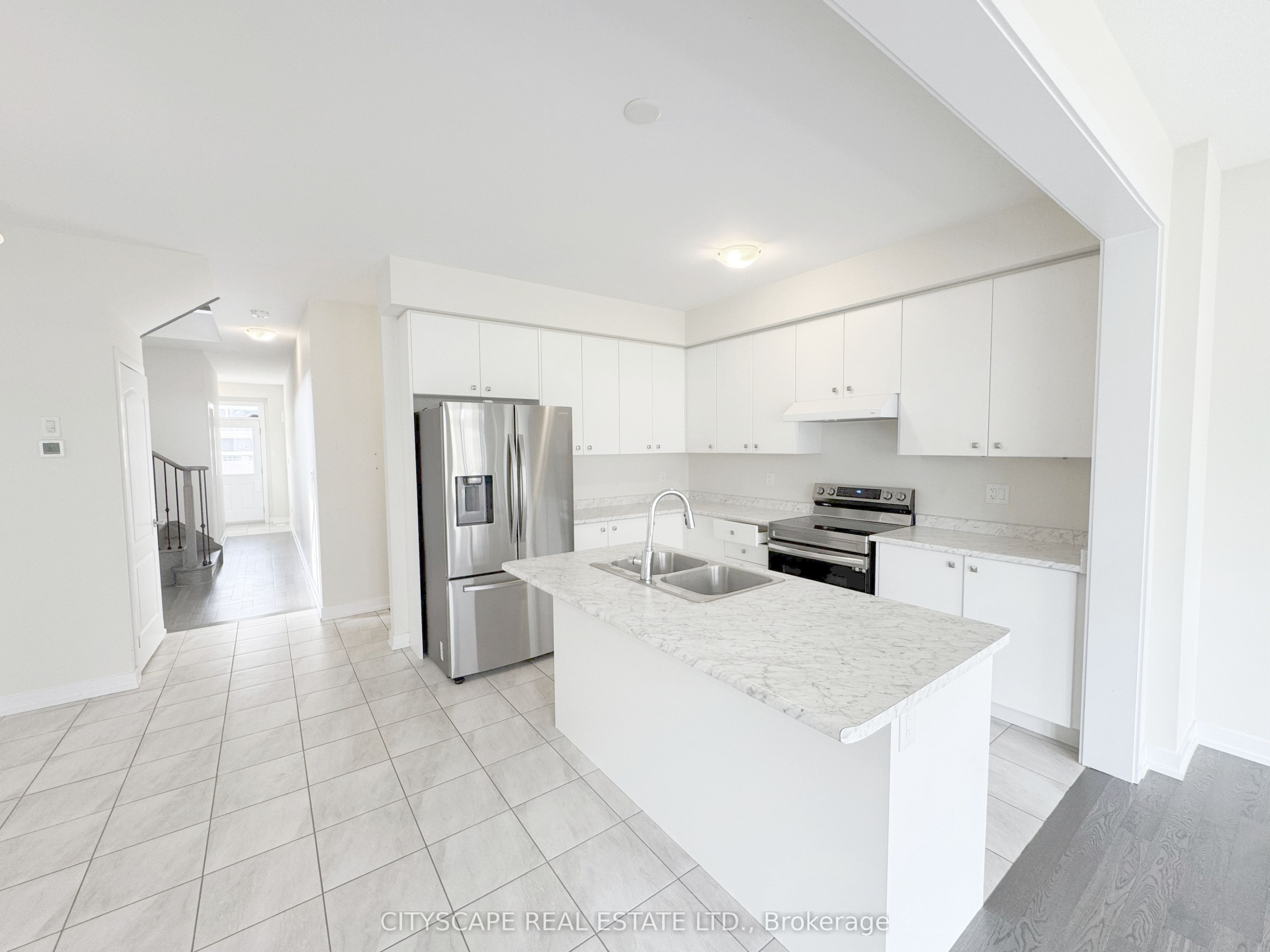 33 Basswood Crescent Property Photo 8