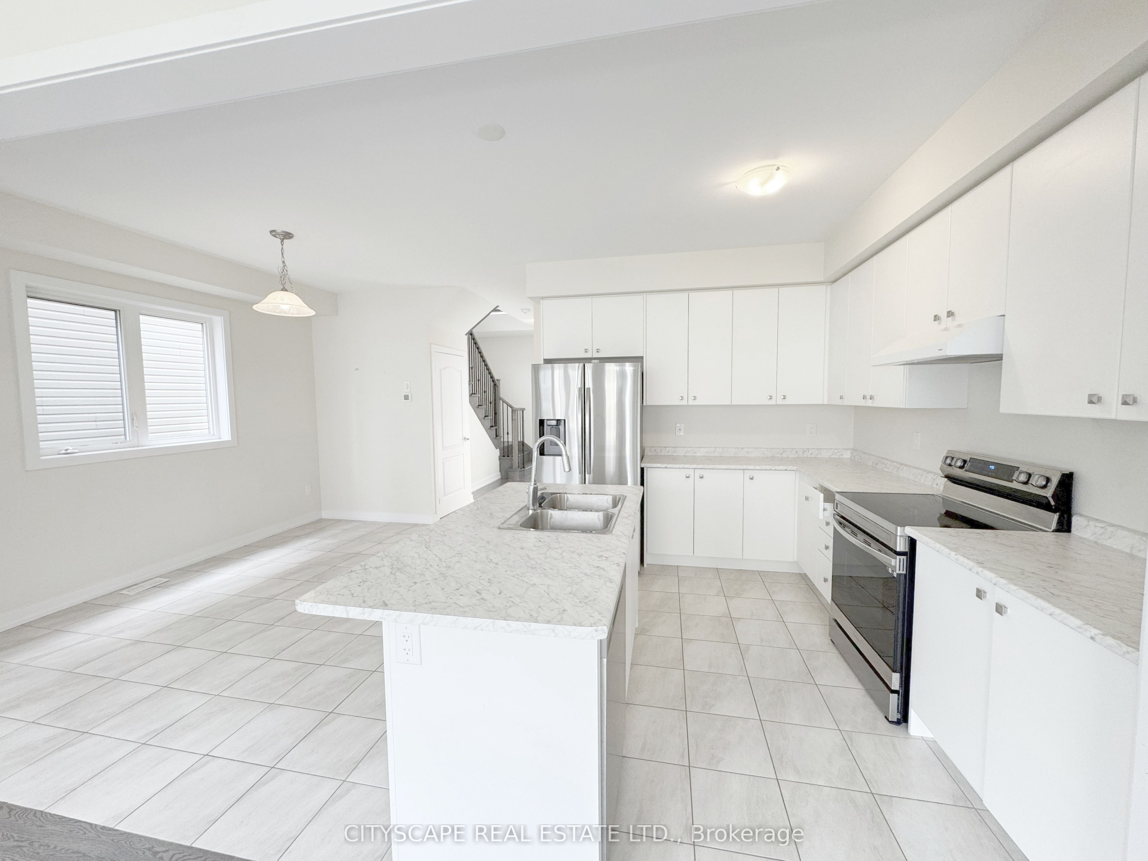 33 Basswood Crescent Property Photo 9