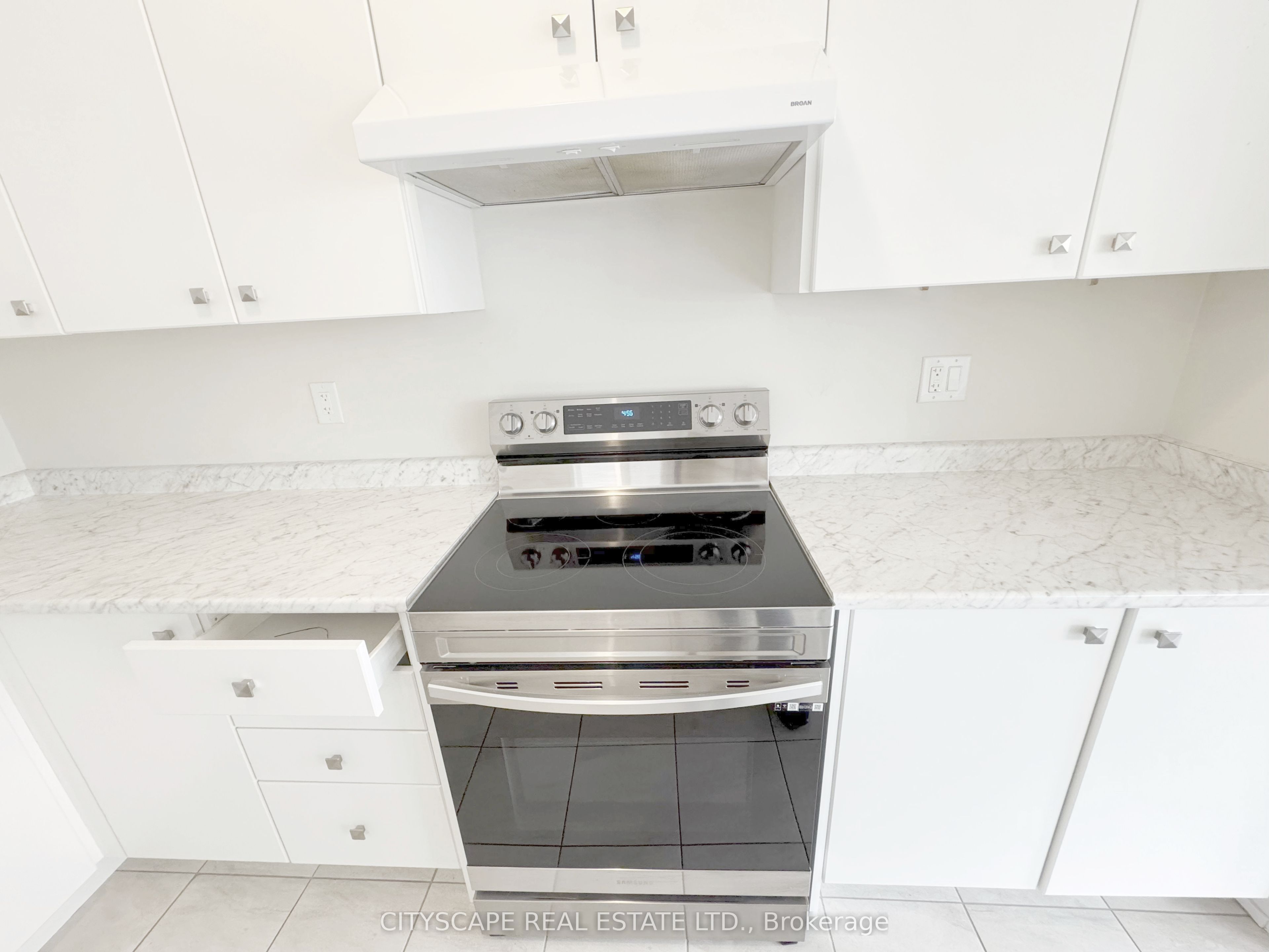 33 Basswood Crescent Property Photo 10