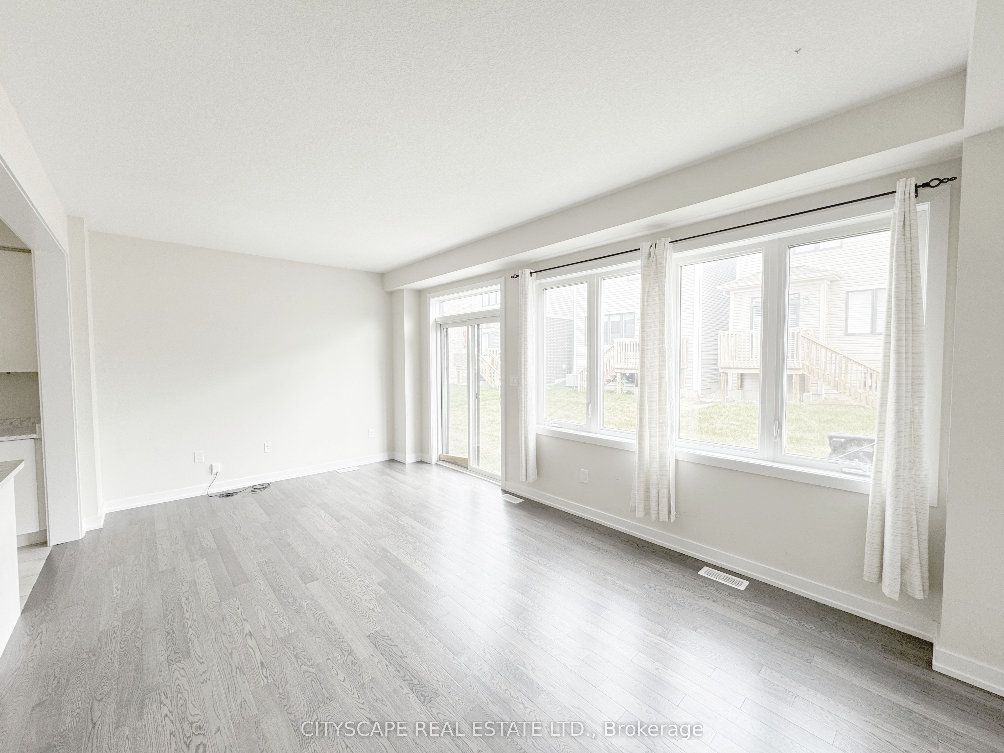 33 Basswood Crescent Property Photo 14