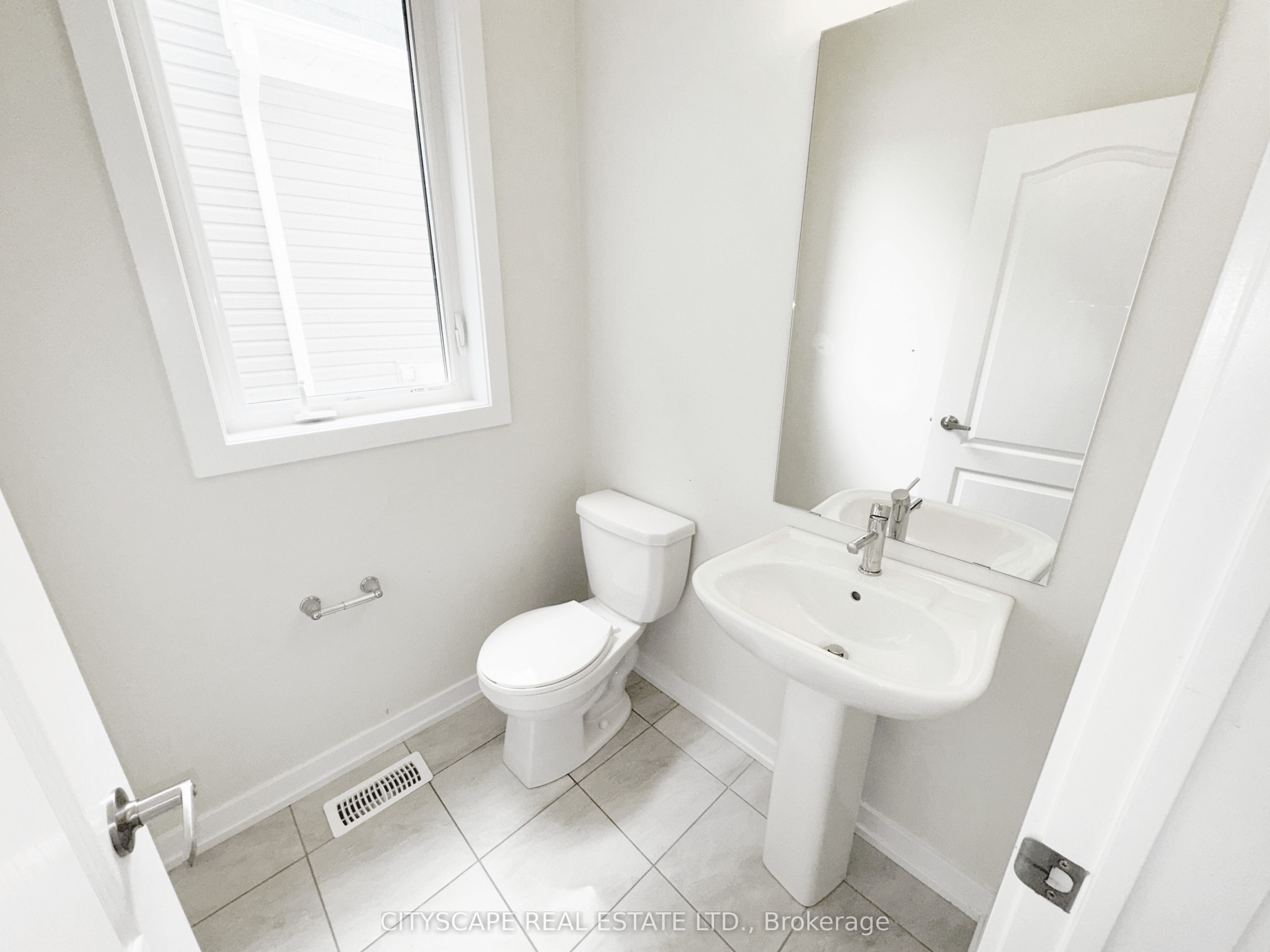 33 Basswood Crescent Property Photo 17