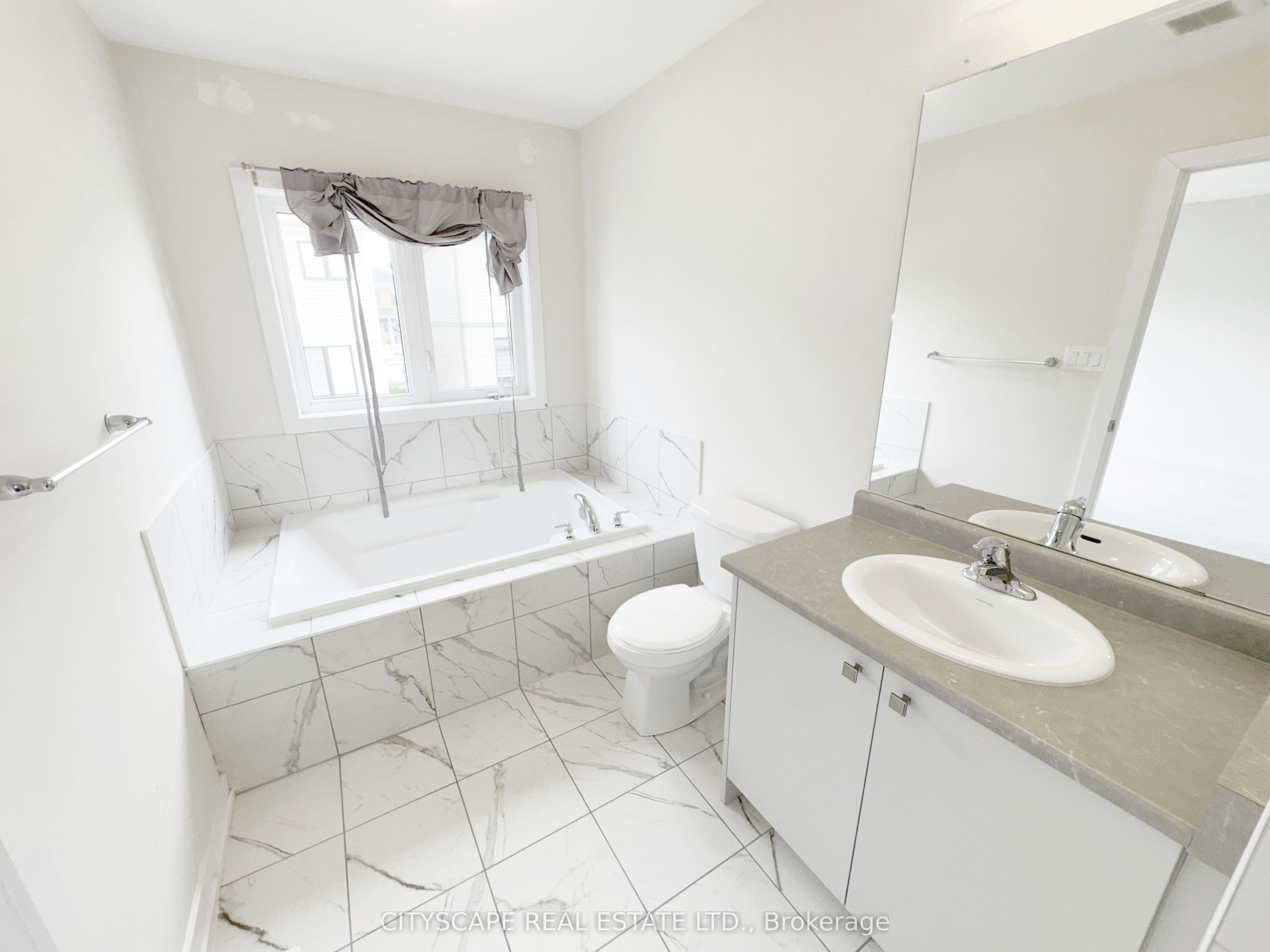 33 Basswood Crescent Property Photo 22