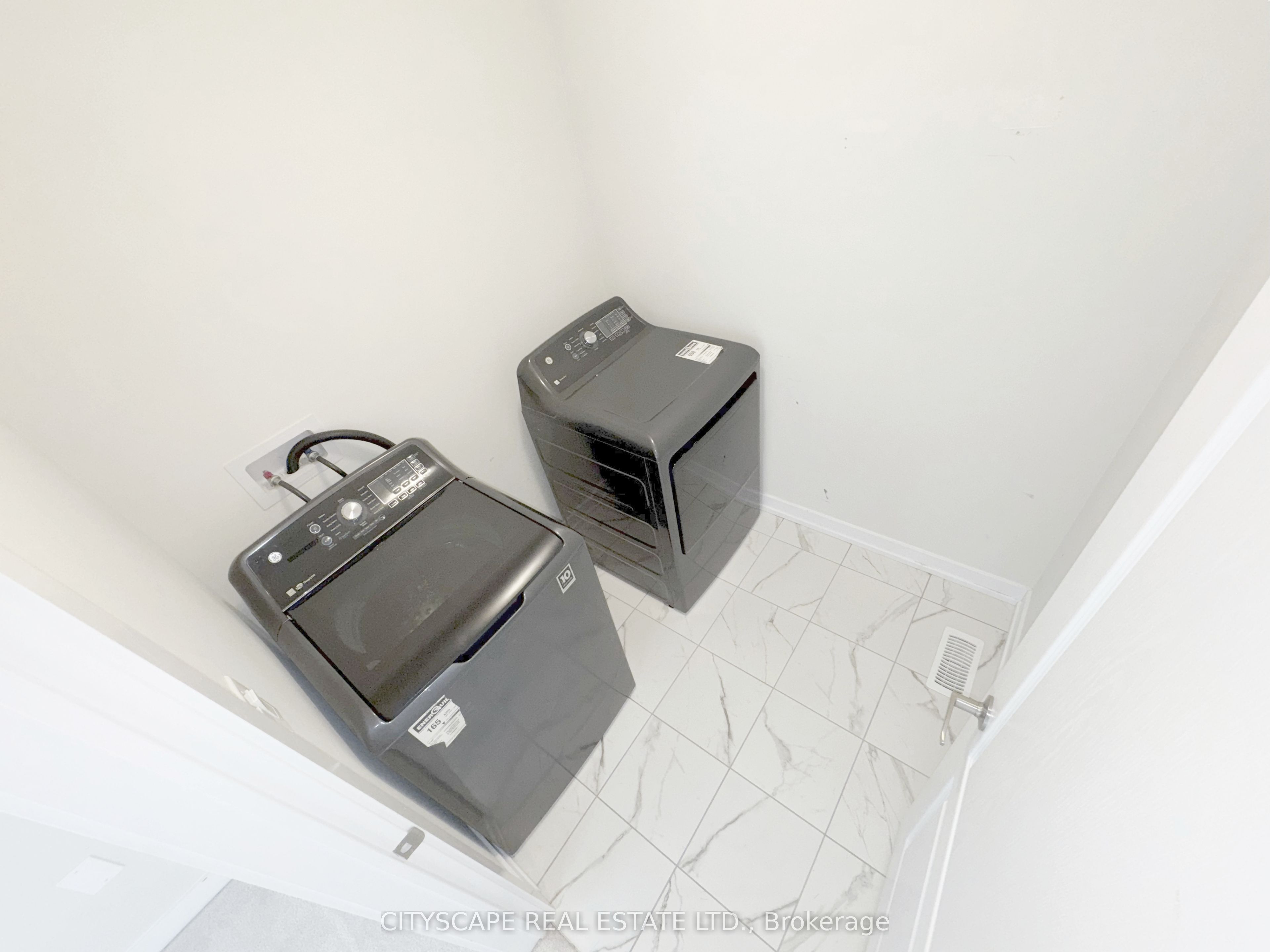 33 Basswood Crescent Property Photo 35