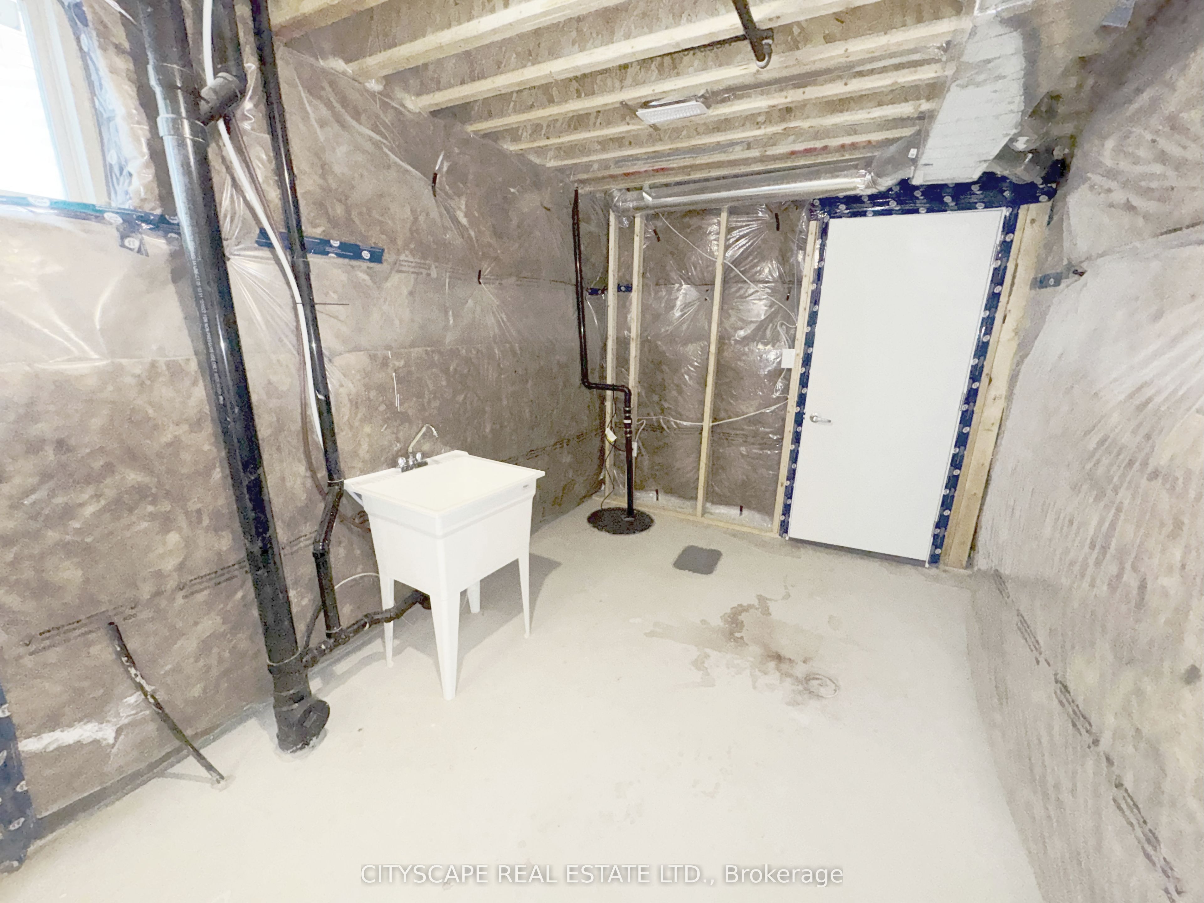 33 Basswood Crescent Property Photo 37