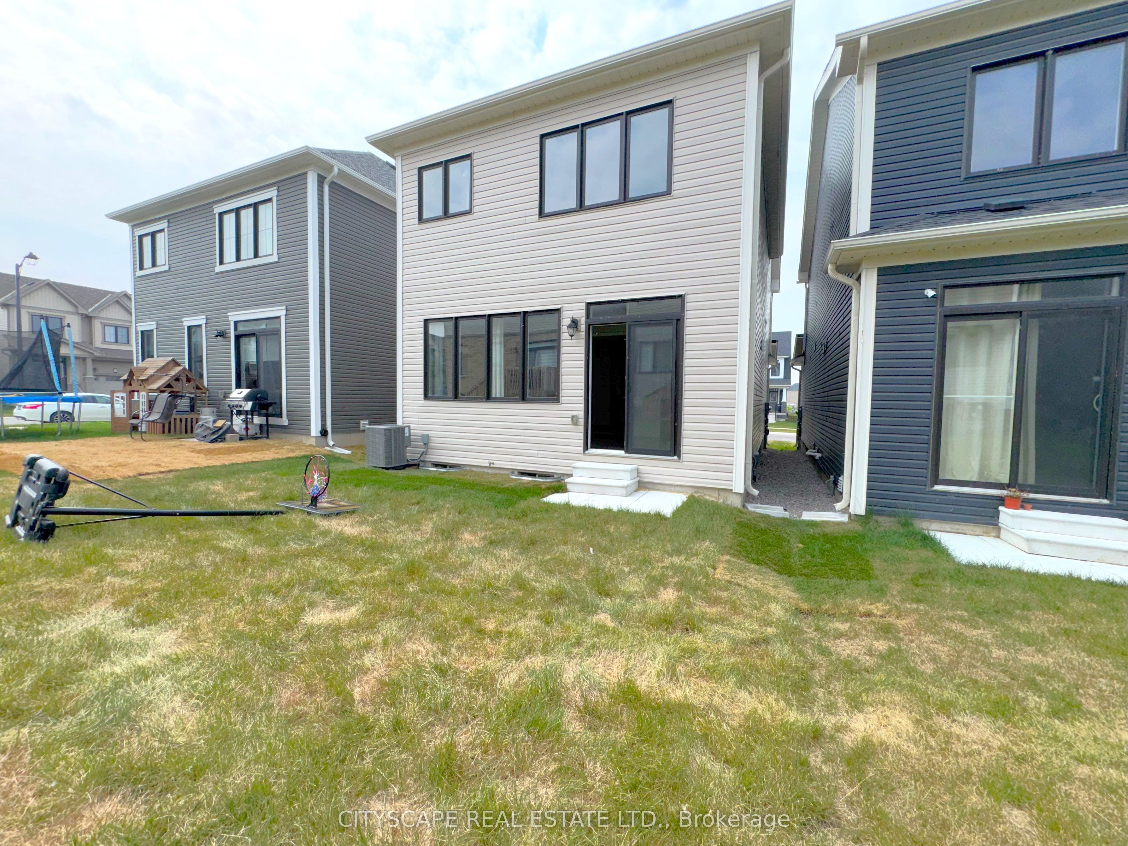 33 Basswood Crescent Property Photo 42