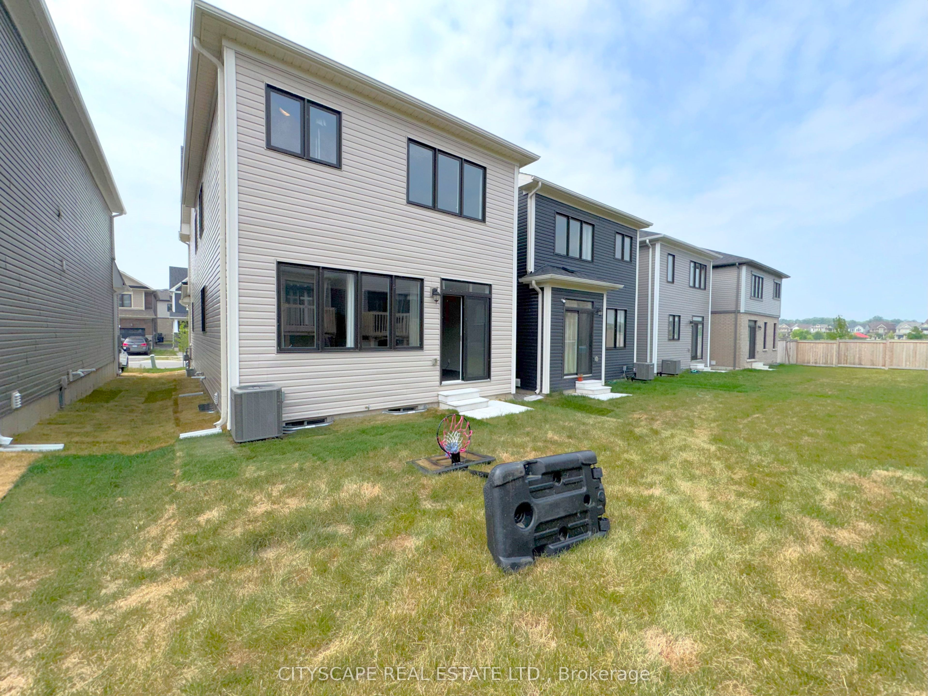 33 Basswood Crescent Property Photo 43