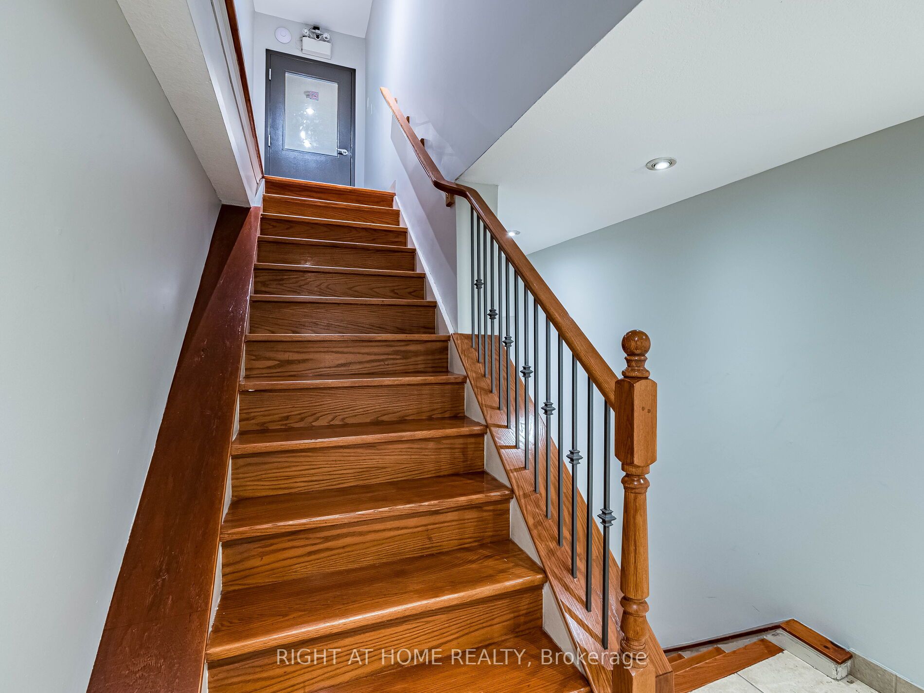 283 King Street 302 Property Photo 9