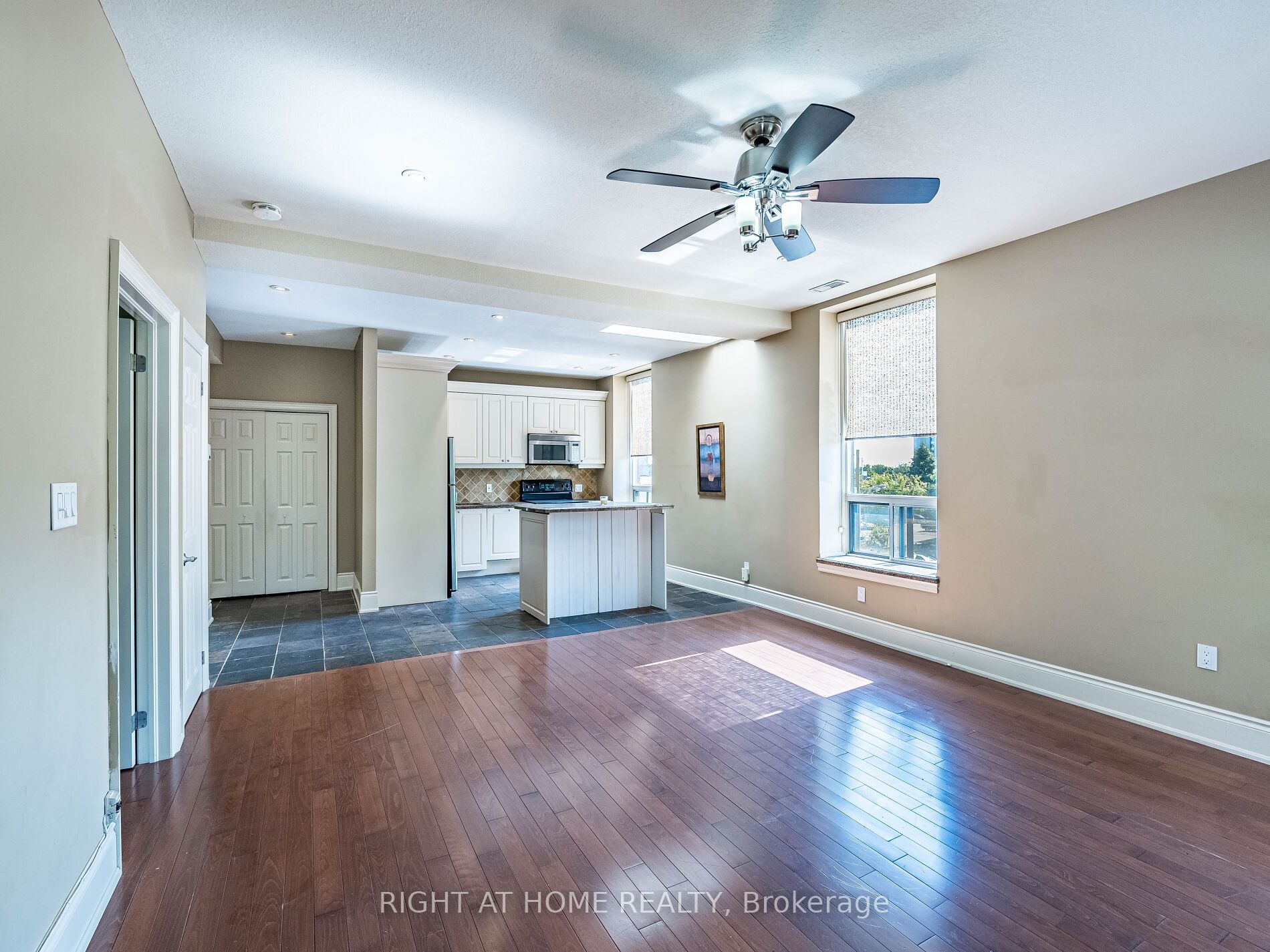 283 King Street 302 Property Photo 14