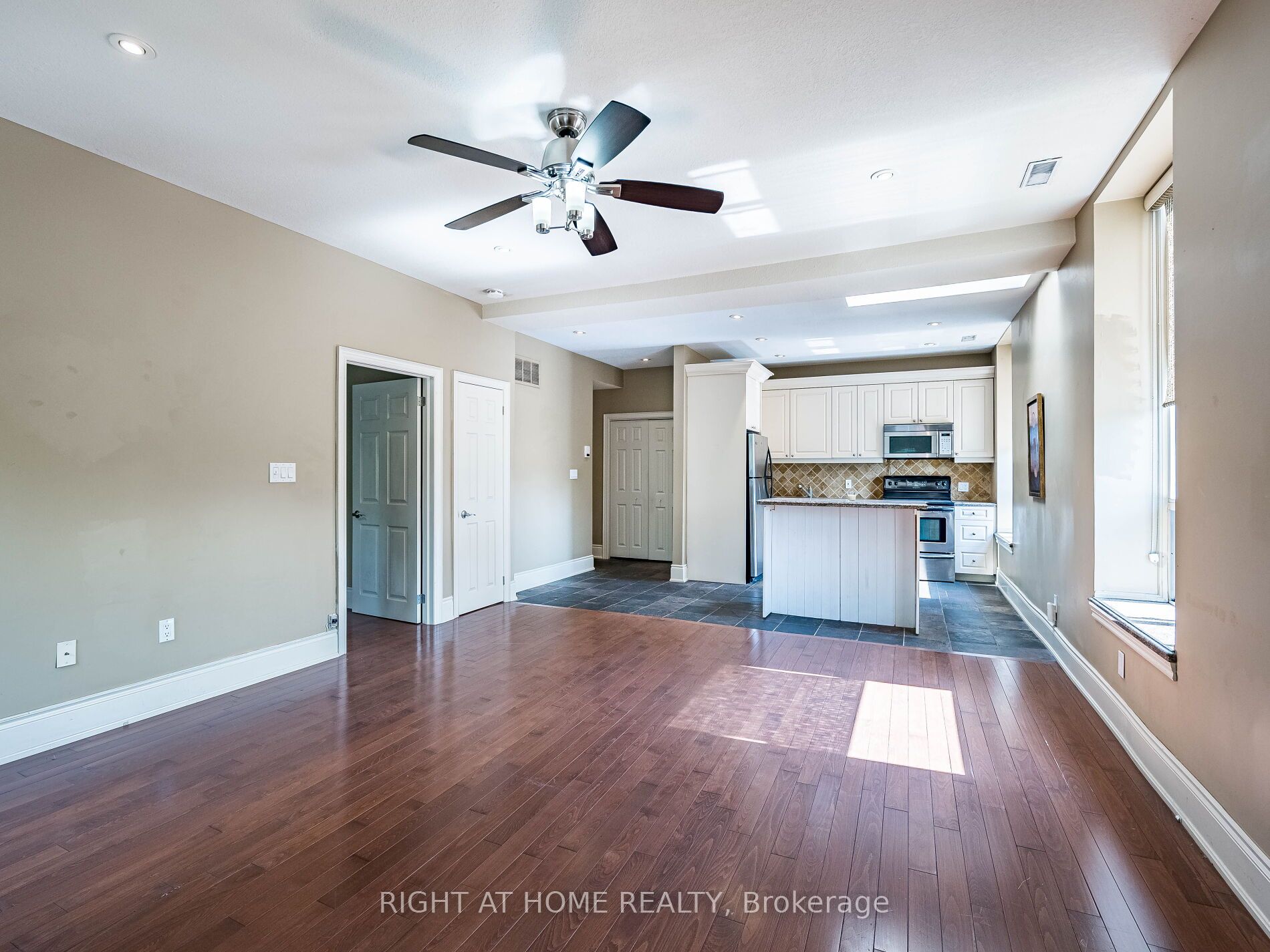 283 King Street 302 Property Photo 15