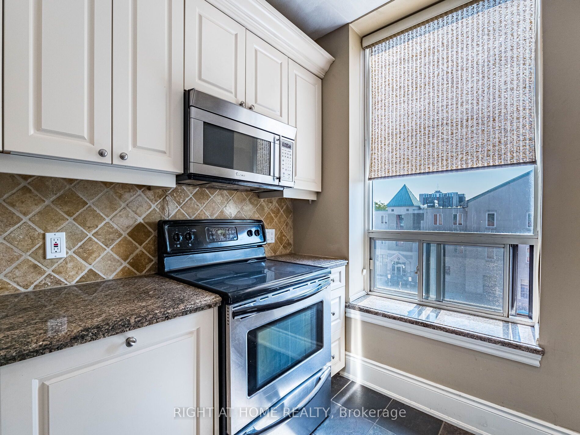 283 King Street 302 Property Photo 17