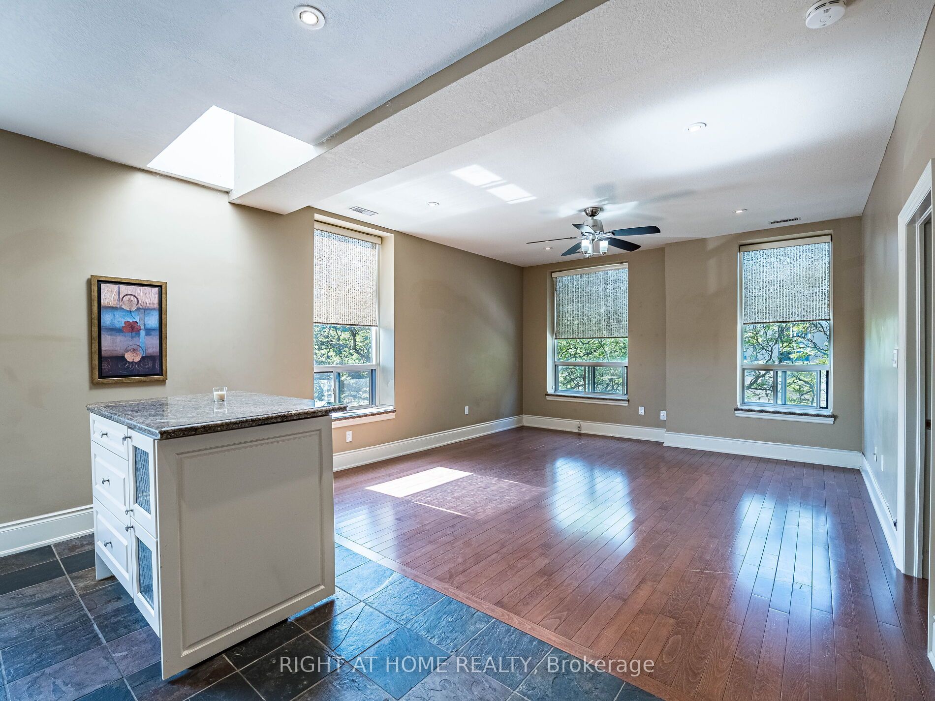 283 King Street 302 Property Photo 18