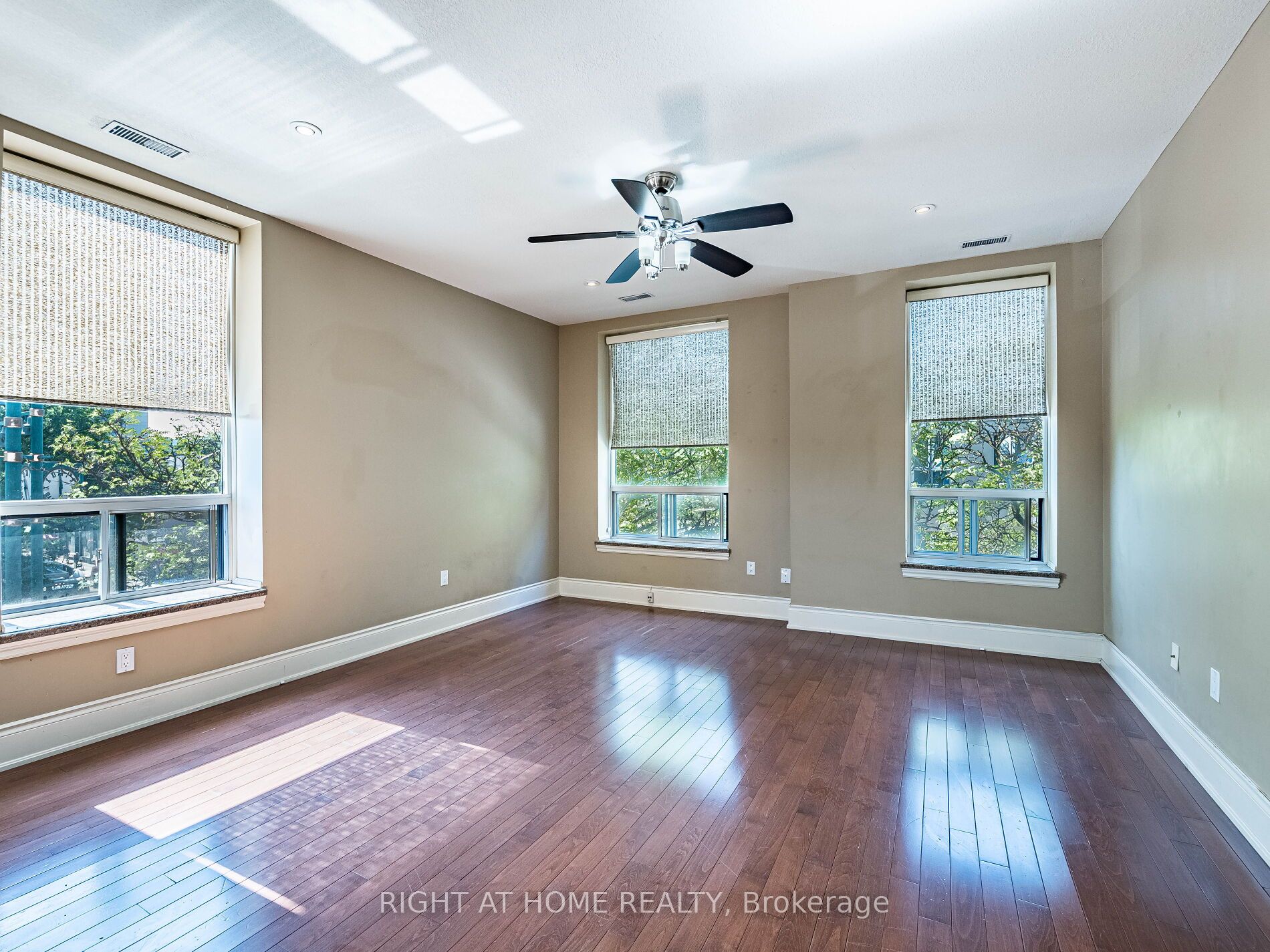 283 King Street 302 Property Photo 19