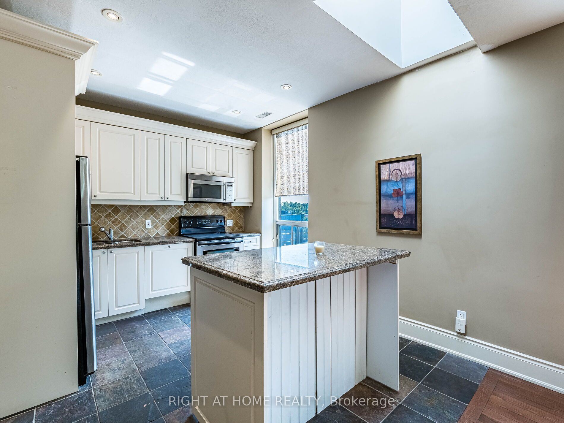 283 King Street 302 Property Photo 22