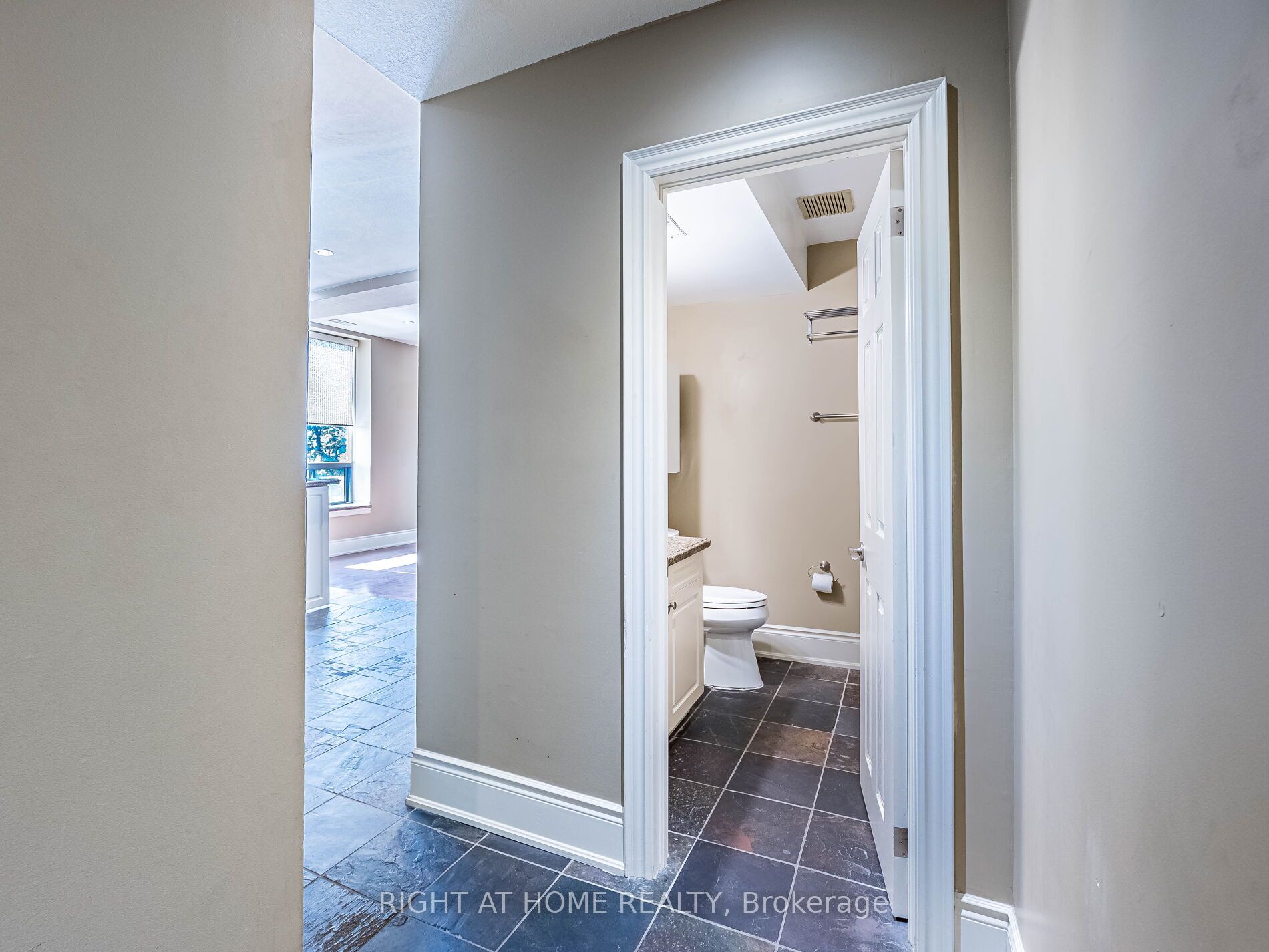 283 King Street 302 Property Photo 24