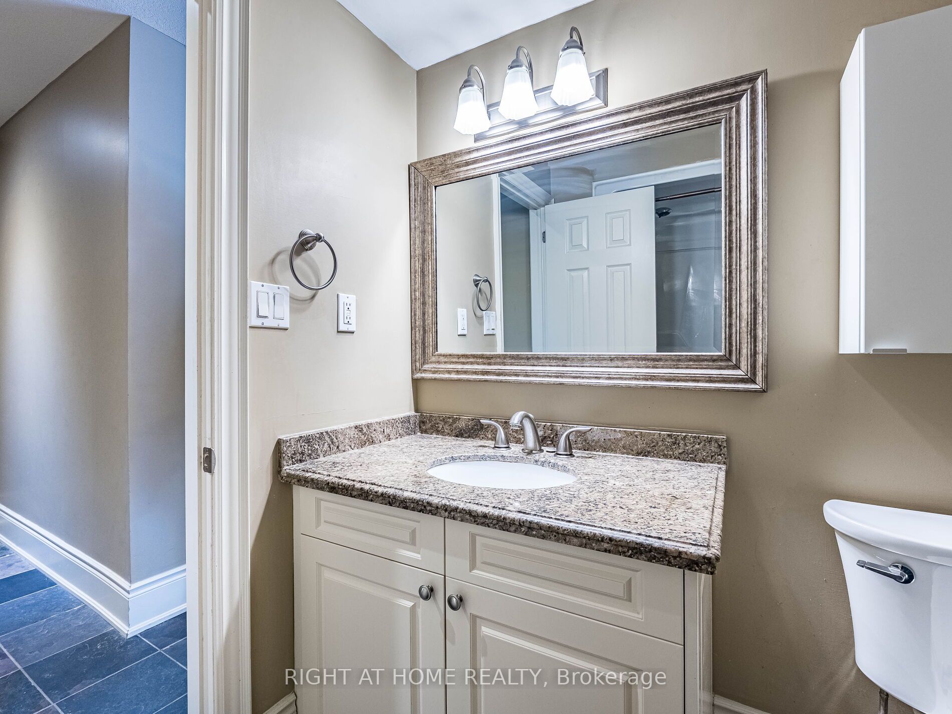 283 King Street 302 Property Photo 28
