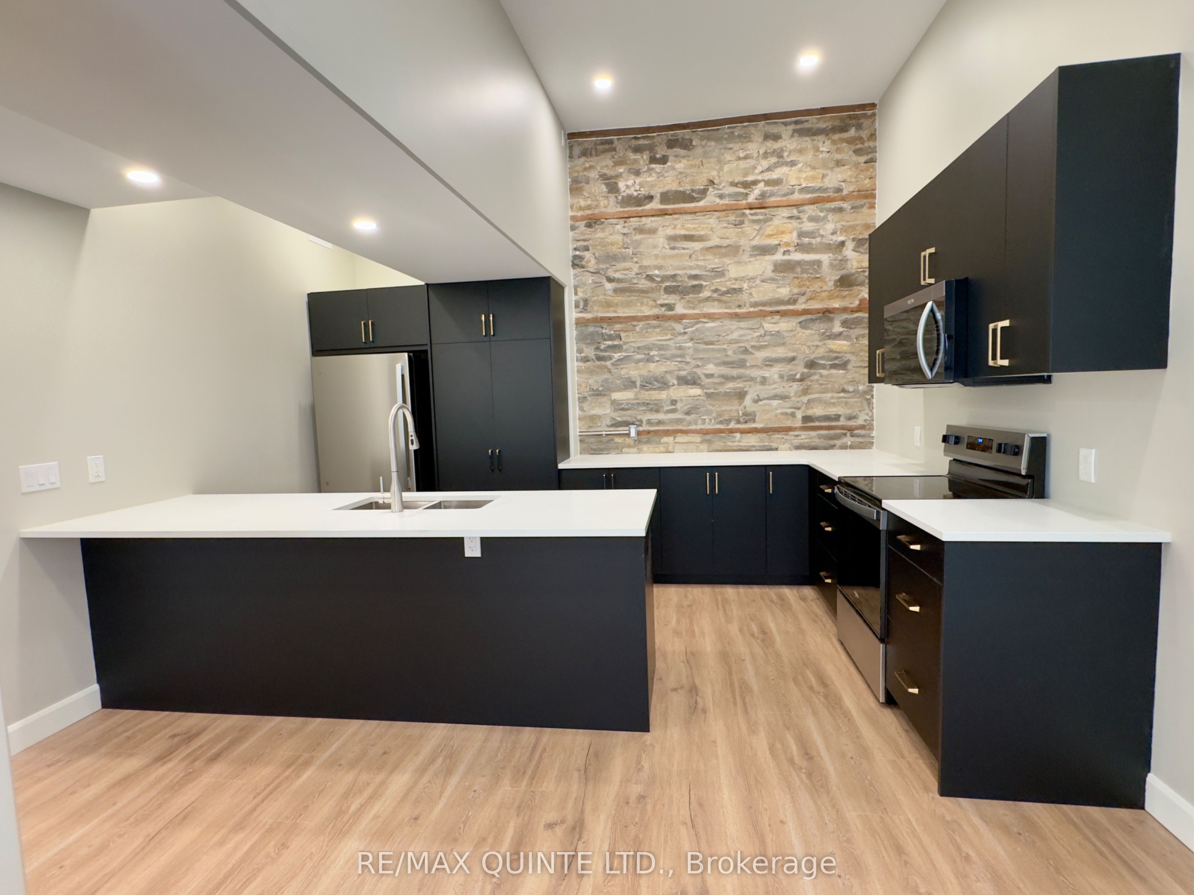 330 Victoria Street 3 Property Photo 1