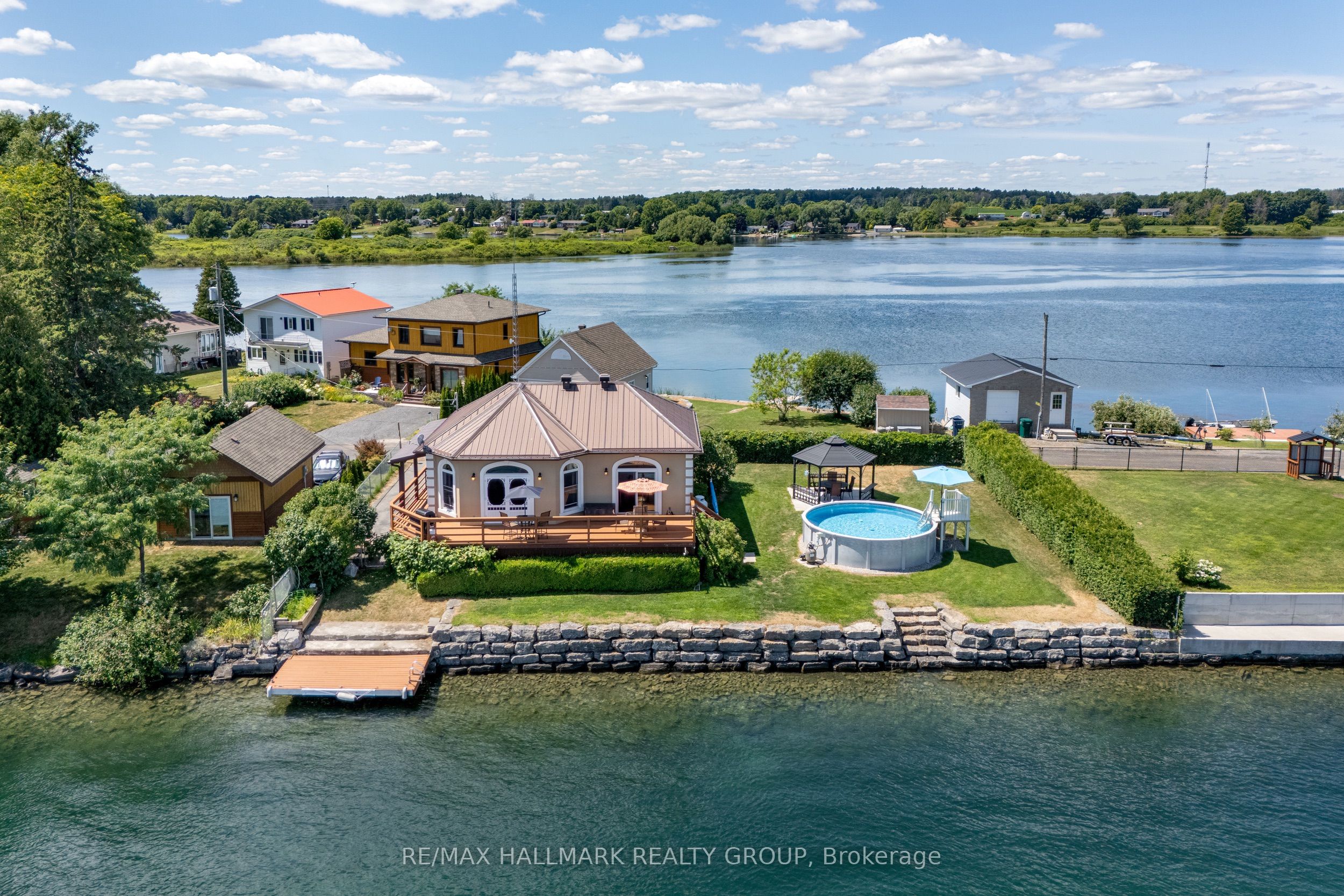33 Tuttle Point Property Photo 1