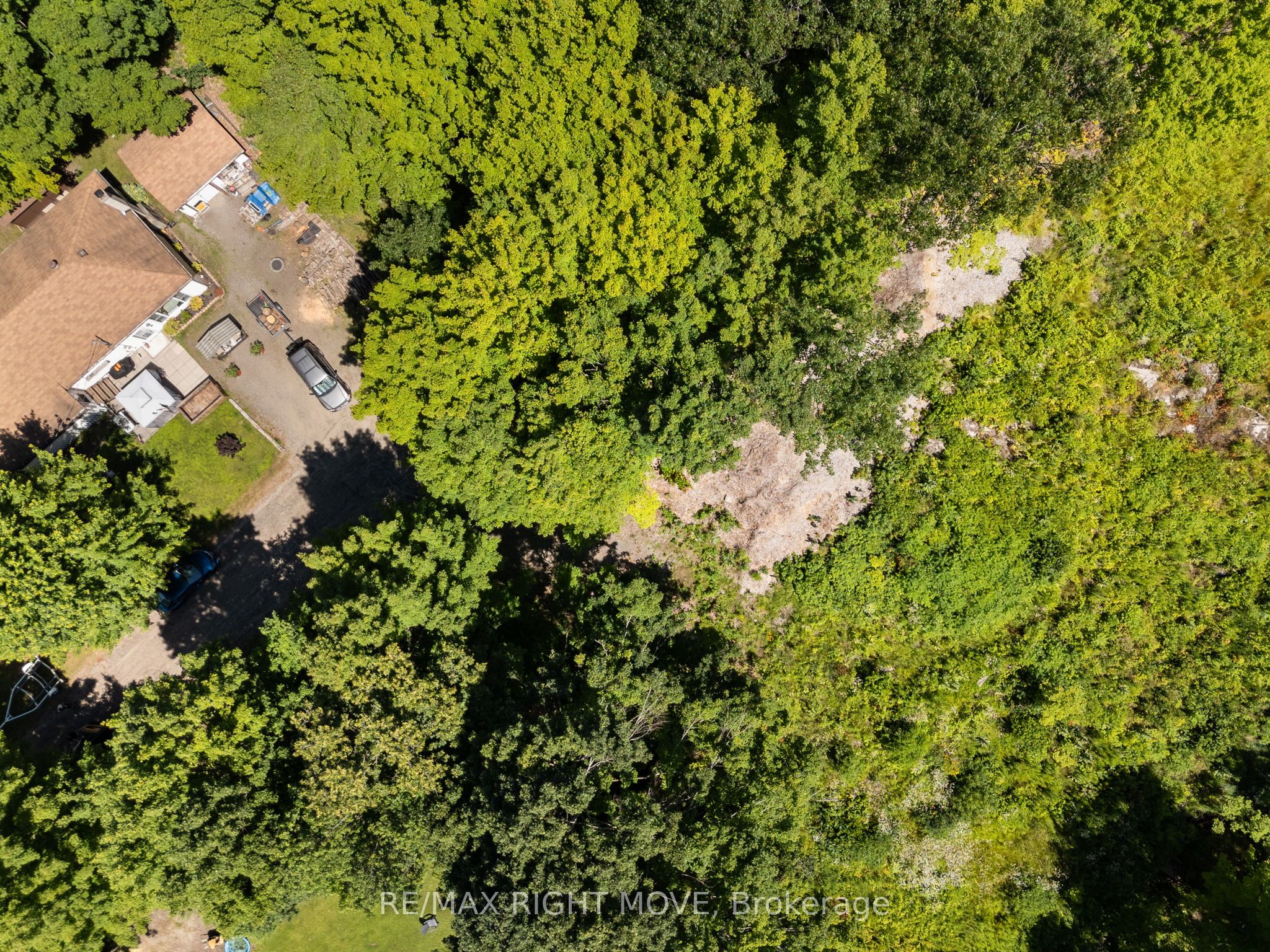 255 Pearl Drive Property Photo 4
