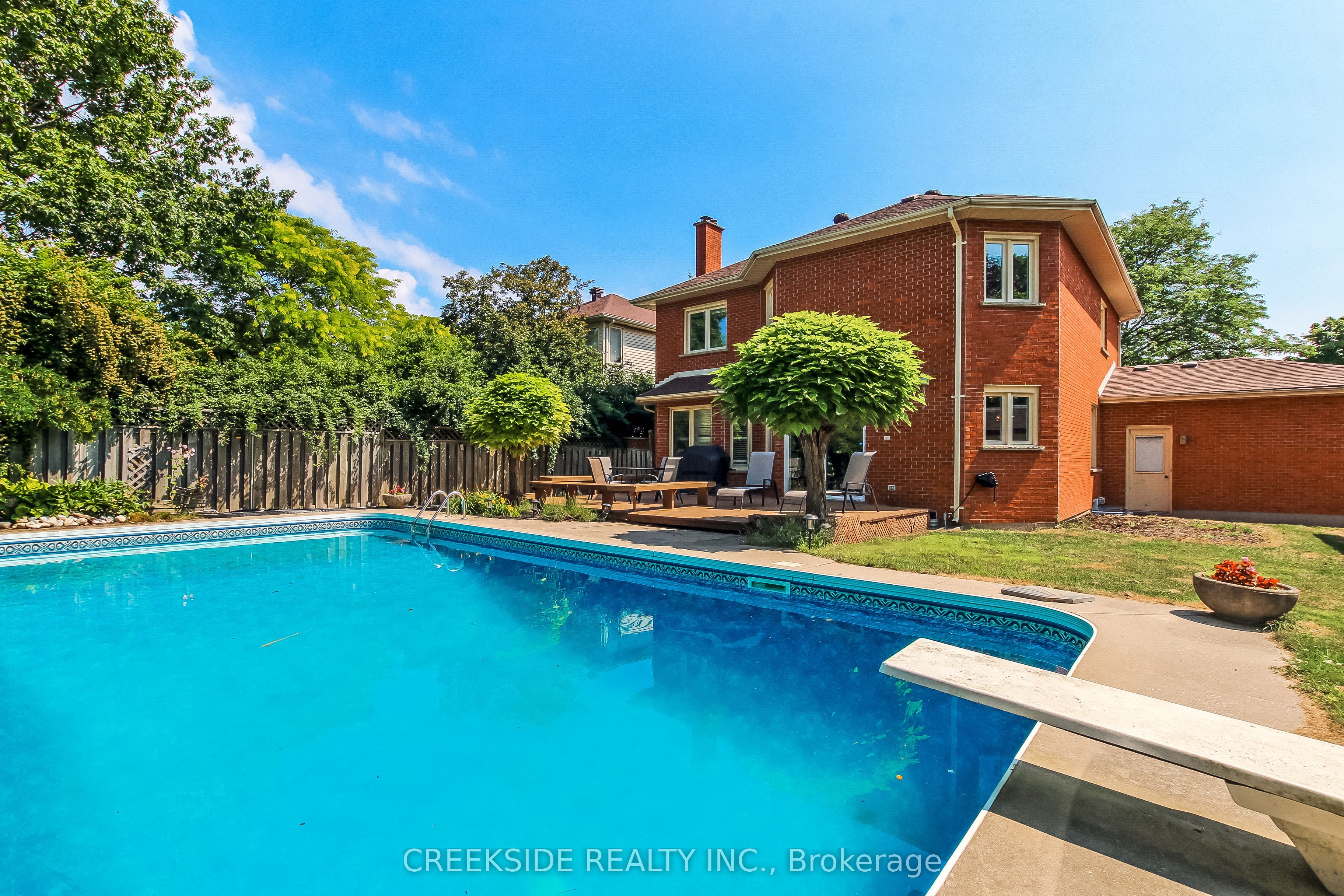 1637 Hastings Drive Property Photo 1