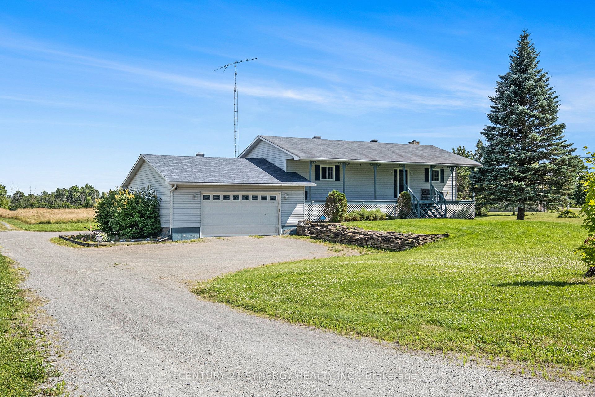 887 Macpherson Road Property Photo 2