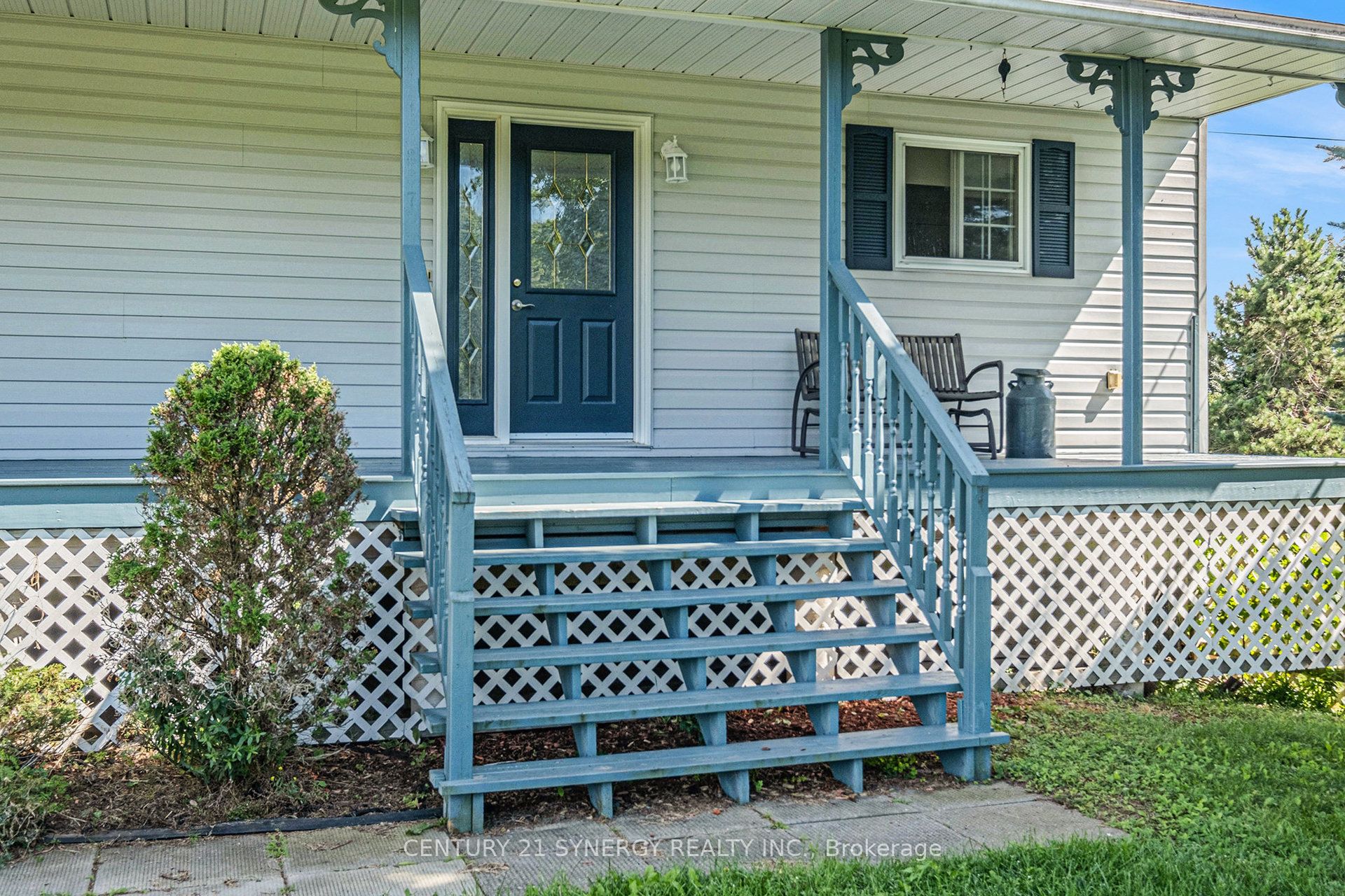 887 Macpherson Road Property Photo 3