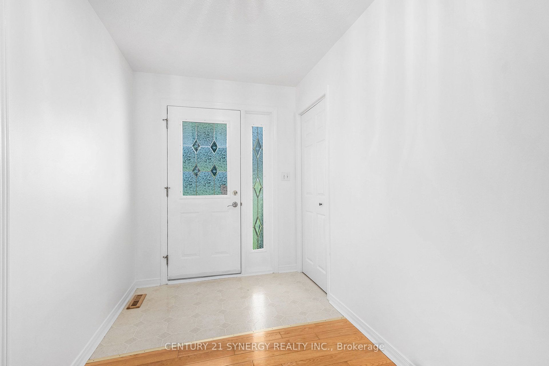 887 Macpherson Road Property Photo 4