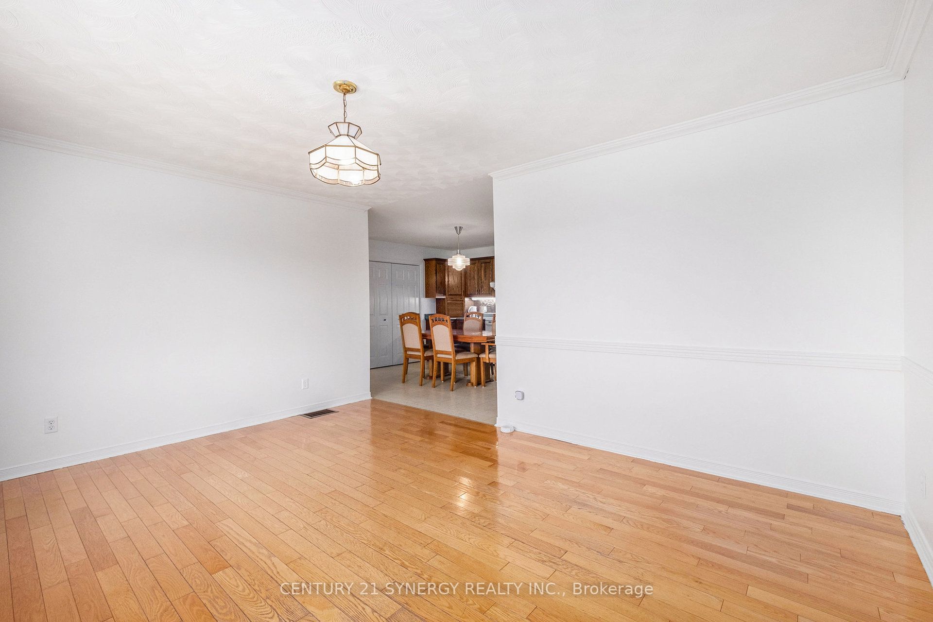 887 Macpherson Road Property Photo 6