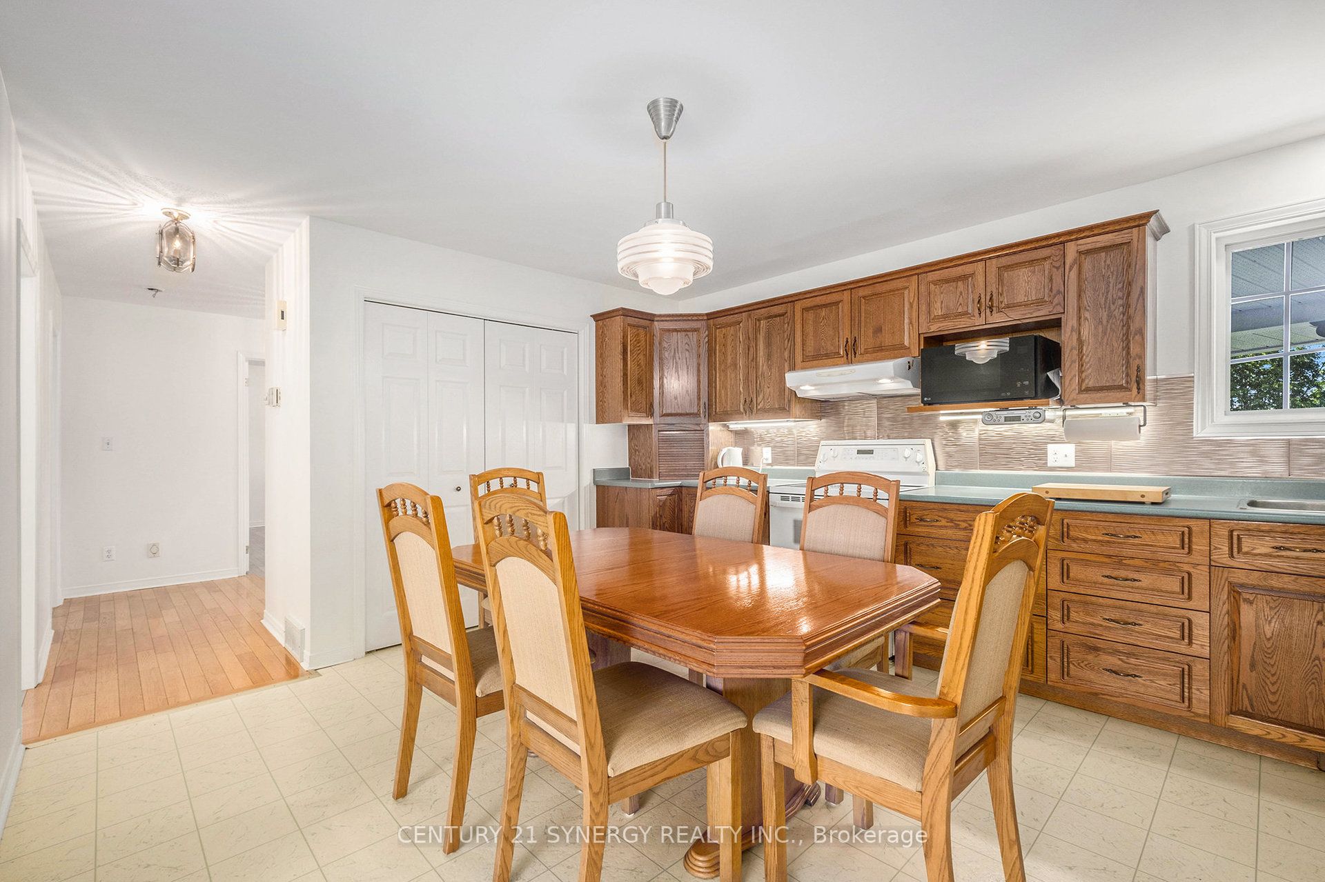 887 Macpherson Road Property Photo 9