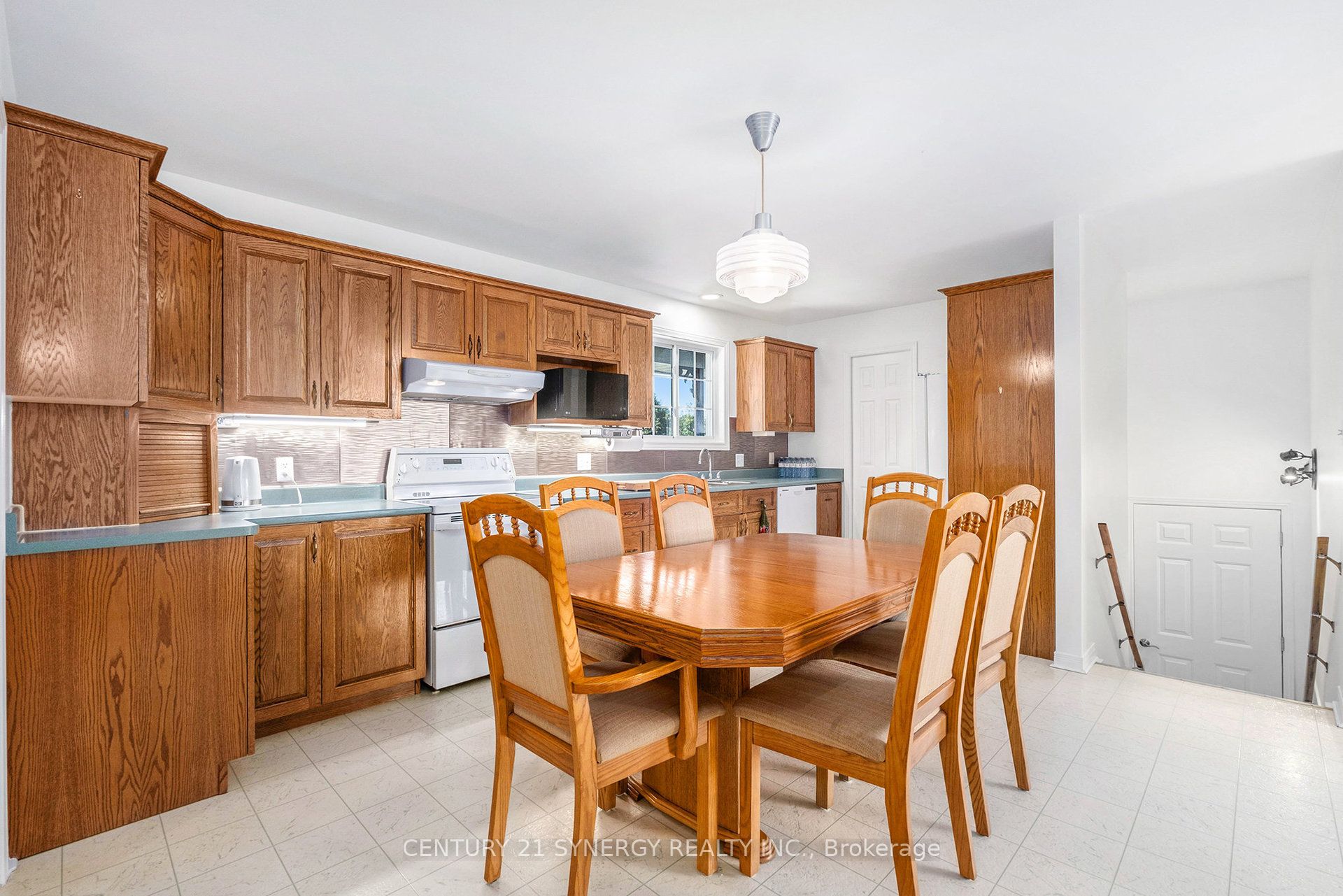 887 Macpherson Road Property Photo 10